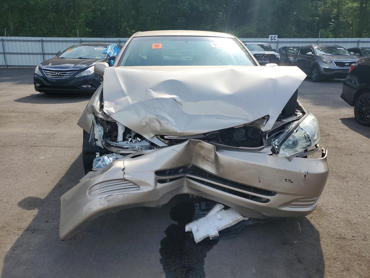 2003 Toyota Camry Le Gold vin: 4T1BE32K43U230031