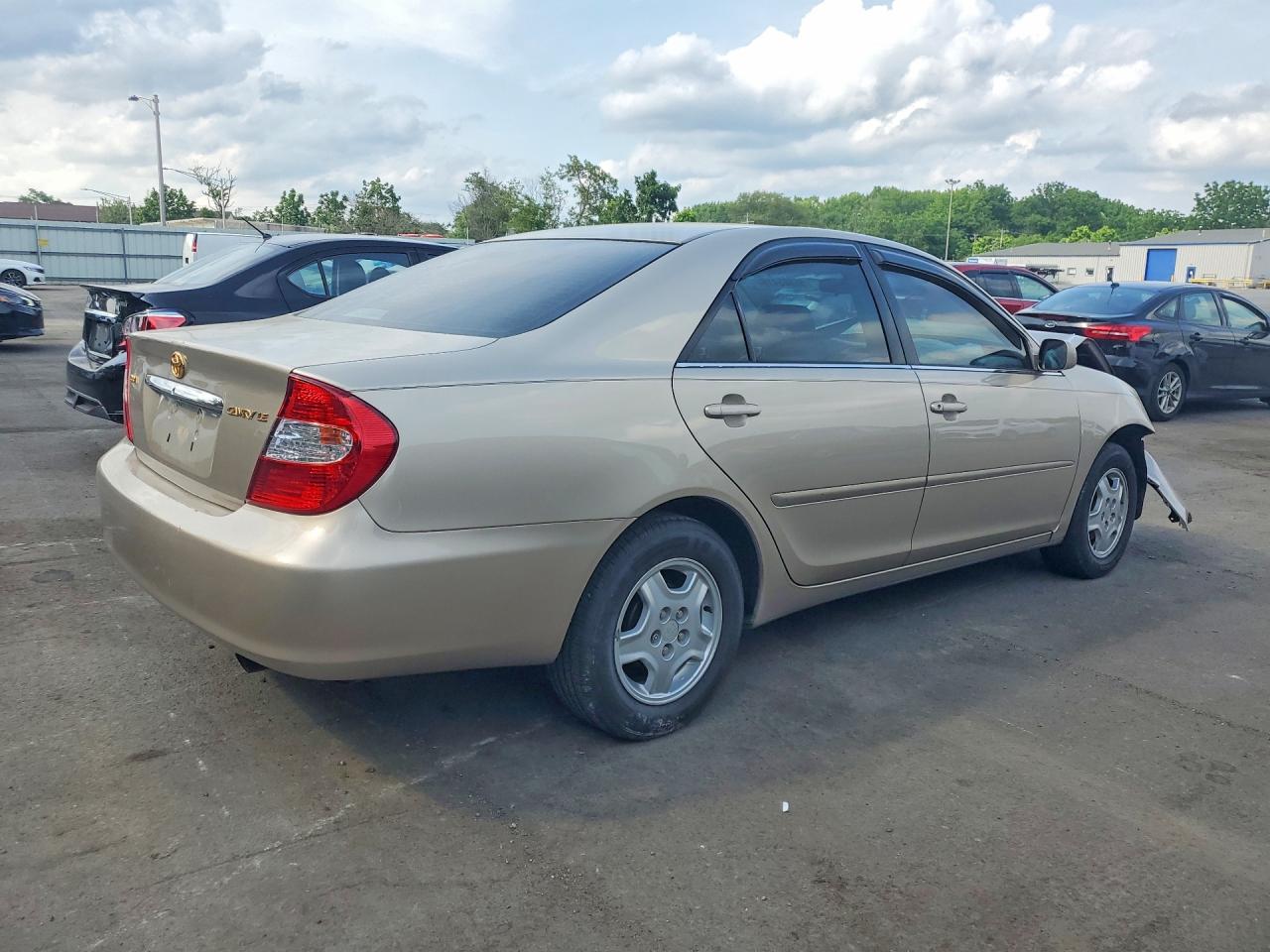 2003 Toyota Camry Le Gold vin: 4T1BE32K43U230031