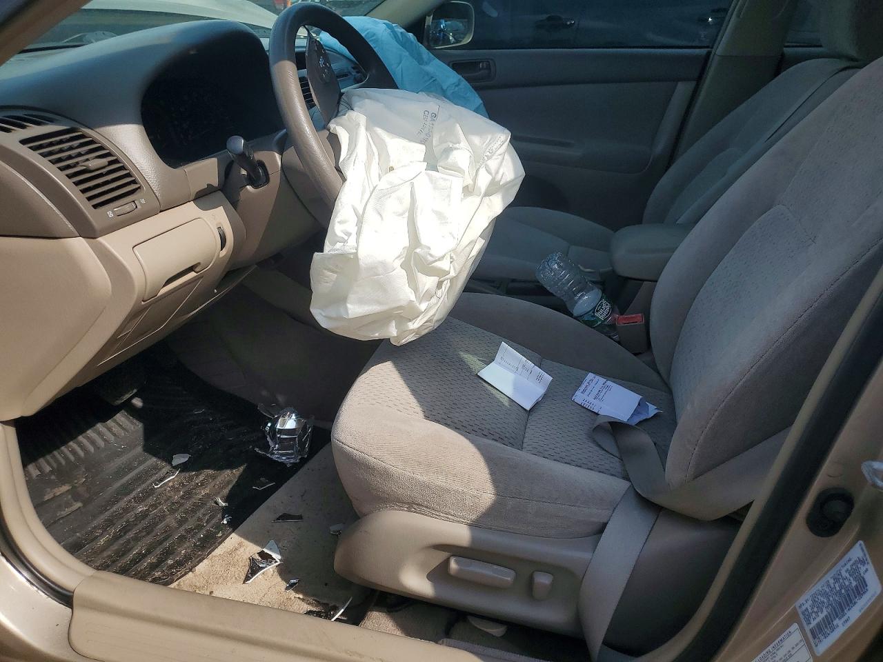 2003 Toyota Camry Le Gold vin: 4T1BE32K43U230031