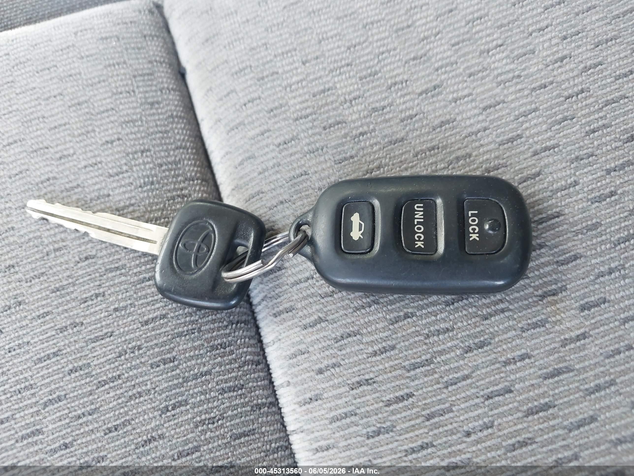 2003 Toyota Camry Le Серебряный vin: 4T1BE32K43U675563