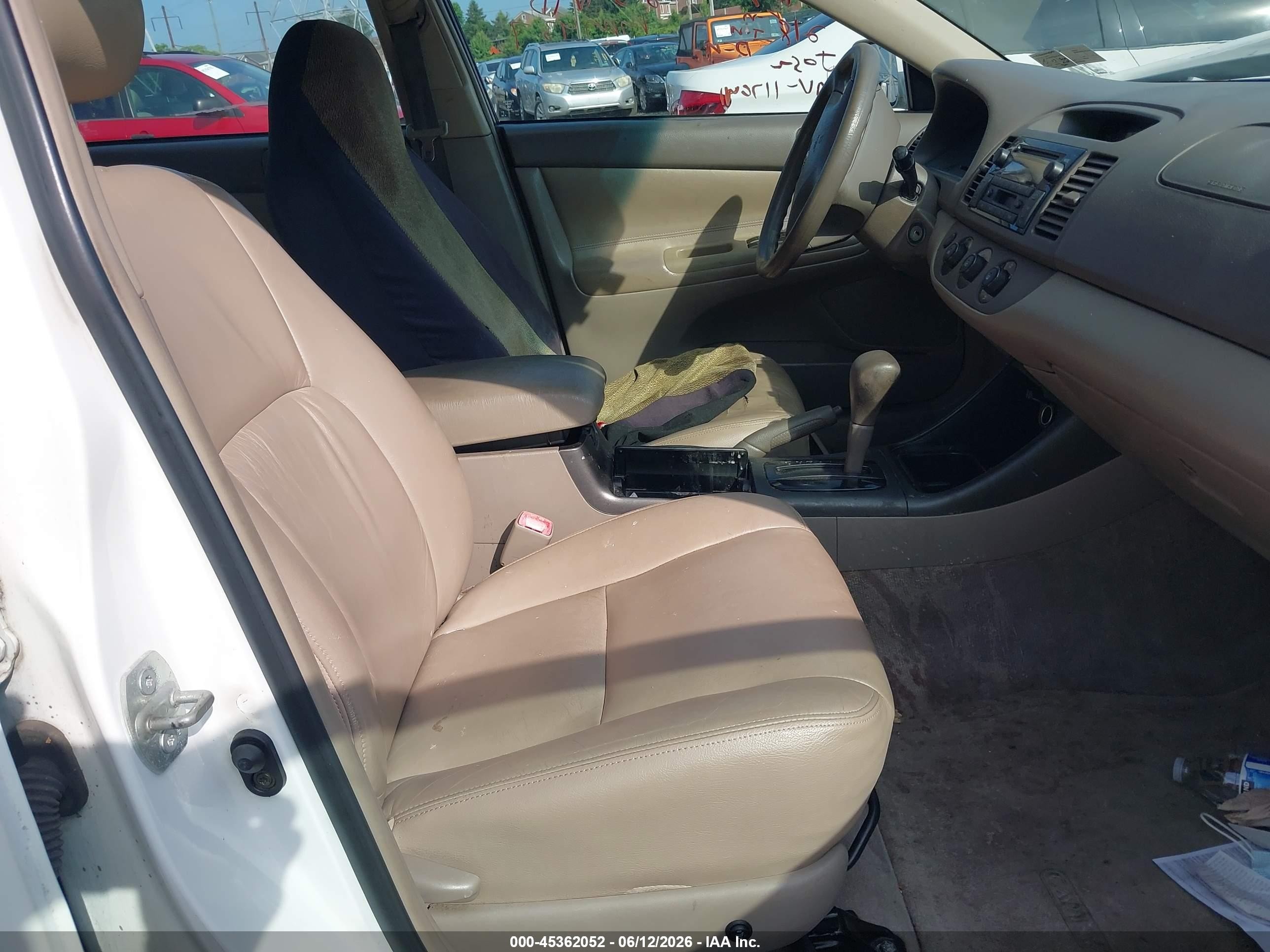 2004 Toyota Camry Le White vin: 4T1BE32K44U264746