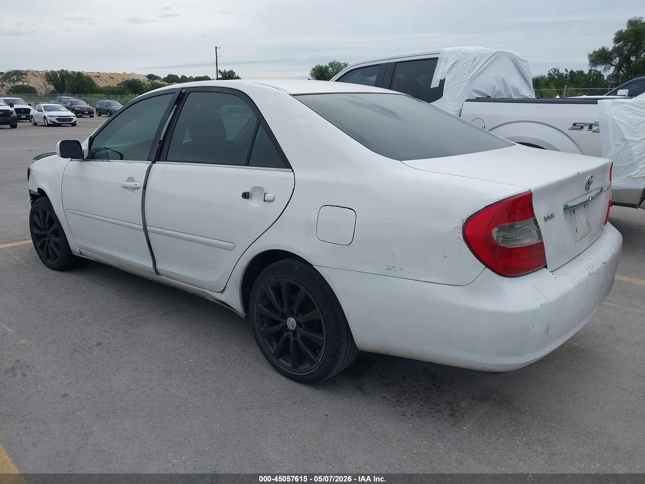 2004 Toyota Camry Le White vin: 4T1BE32K44U265654