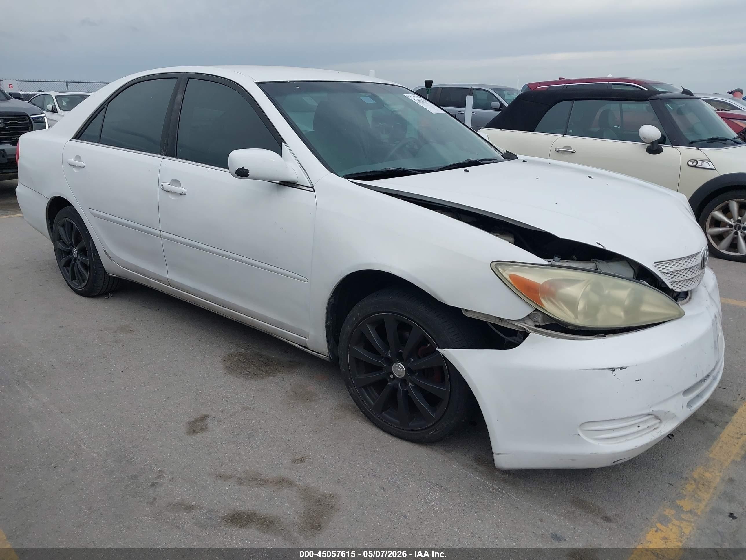 2004 Toyota Camry Le White vin: 4T1BE32K44U265654