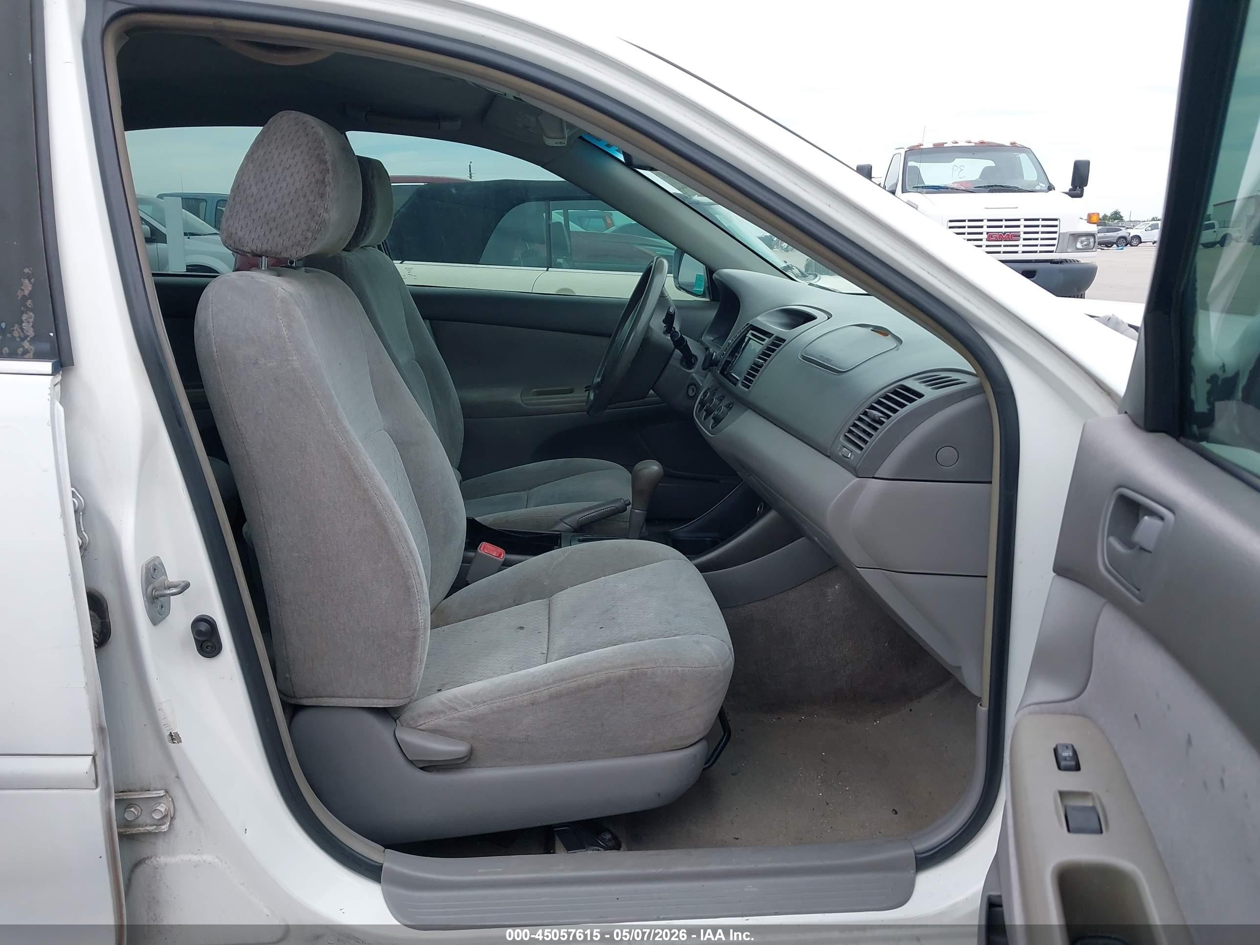 2004 Toyota Camry Le White vin: 4T1BE32K44U265654