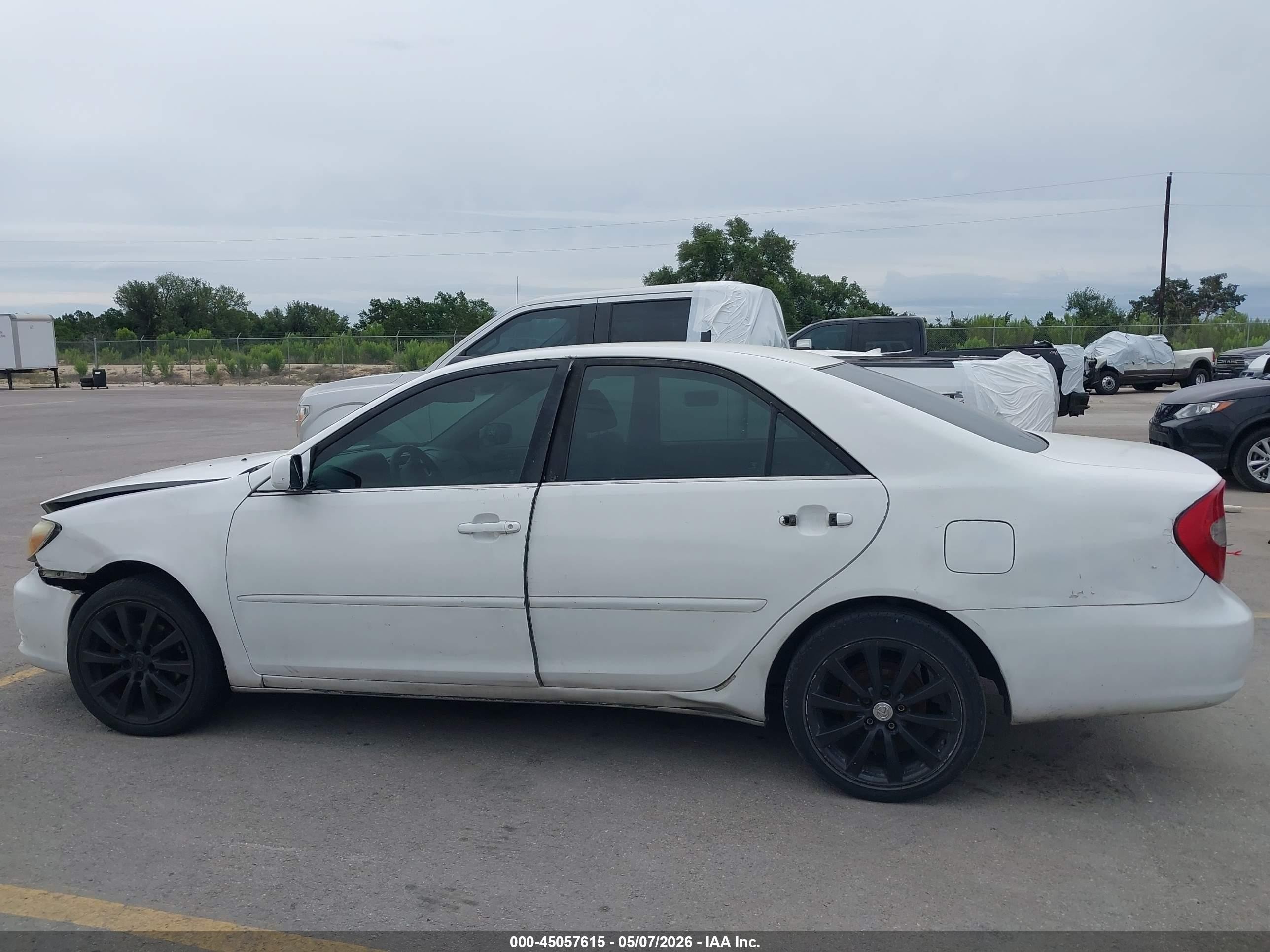 2004 Toyota Camry Le White vin: 4T1BE32K44U265654