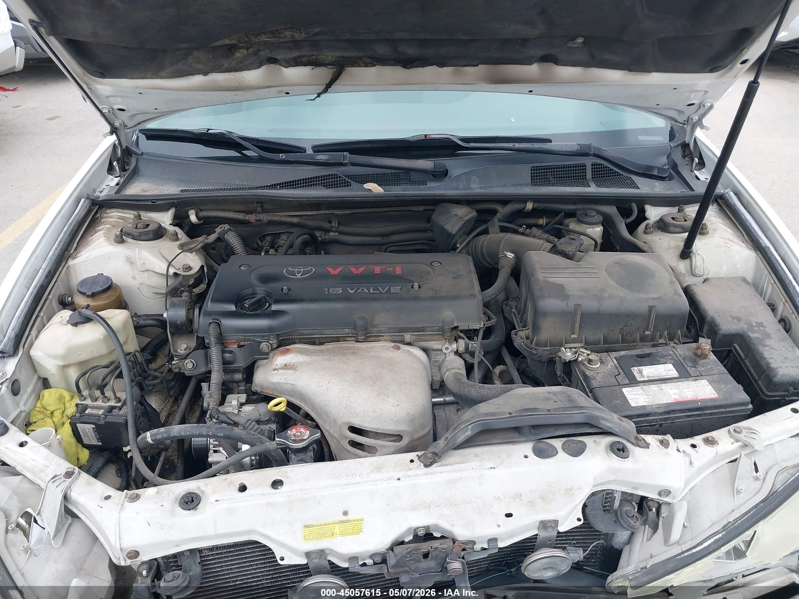 2004 Toyota Camry Le White vin: 4T1BE32K44U265654