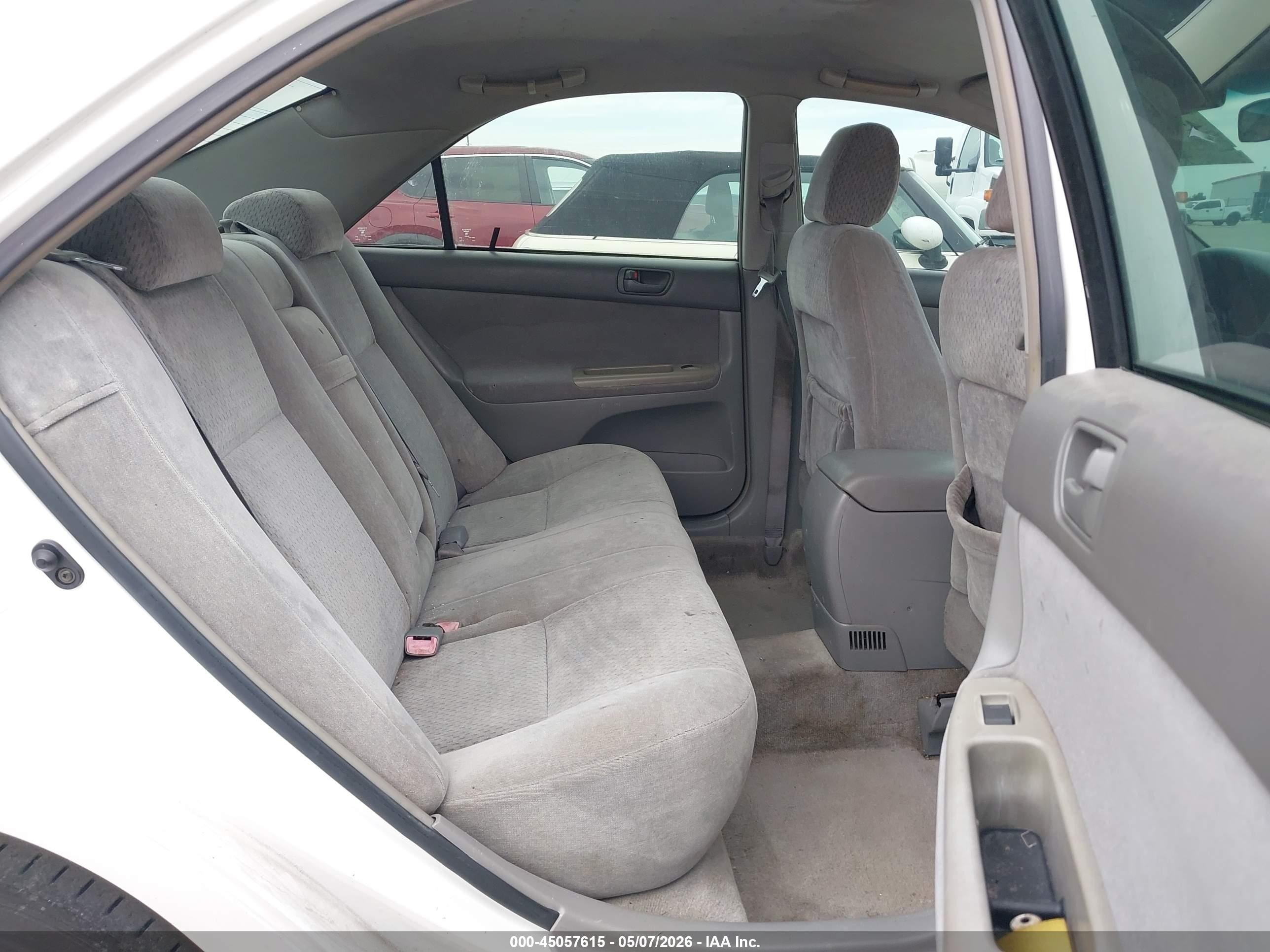 2004 Toyota Camry Le White vin: 4T1BE32K44U265654