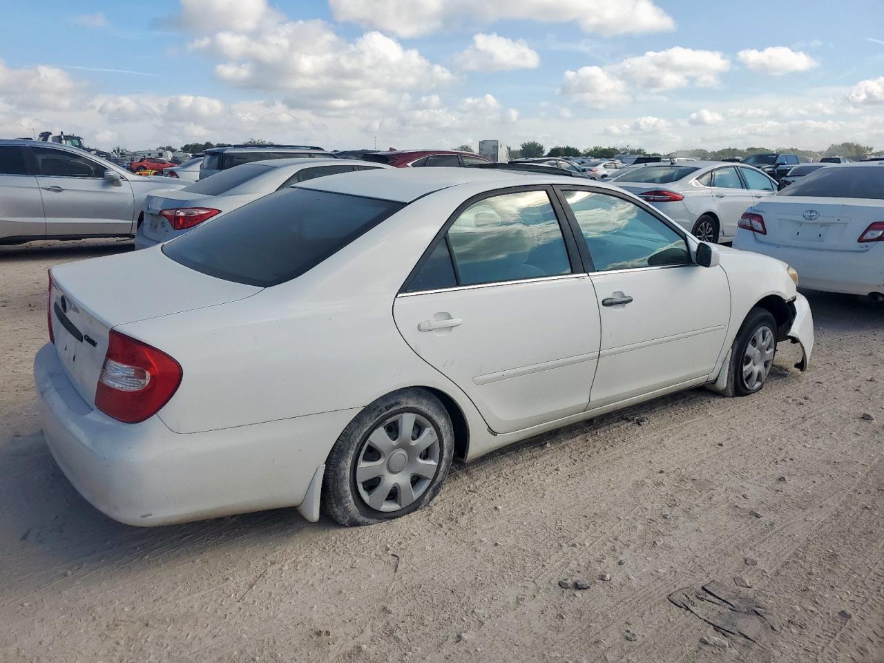 2004 Toyota Camry Le Белый vin: 4T1BE32K44U272362