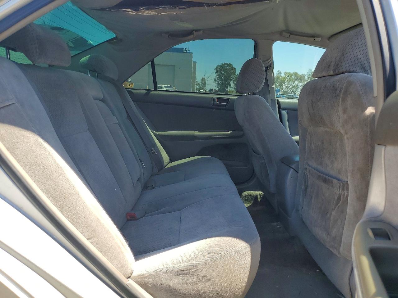2004 Toyota Camry Le Silver vin: 4T1BE32K44U274628