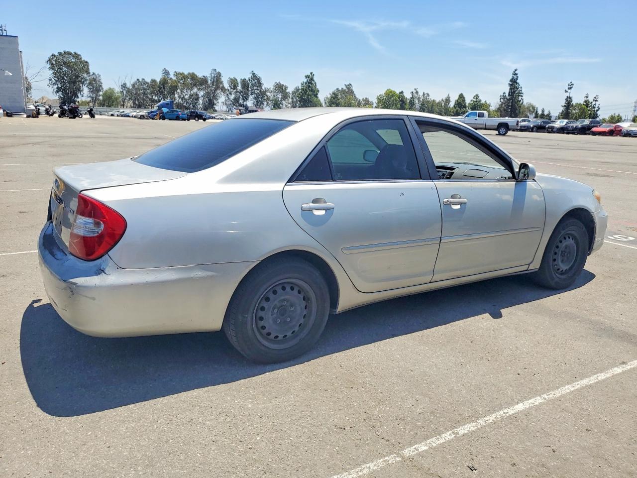 2004 Toyota Camry Le Silver vin: 4T1BE32K44U274628