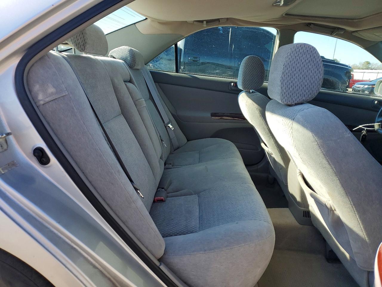 2004 Toyota Camry Le Silver vin: 4T1BE32K44U299447