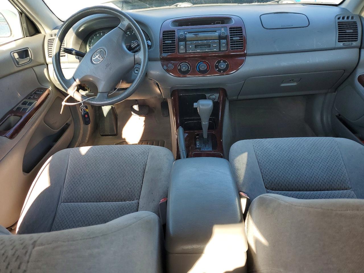 2004 Toyota Camry Le Silver vin: 4T1BE32K44U299447