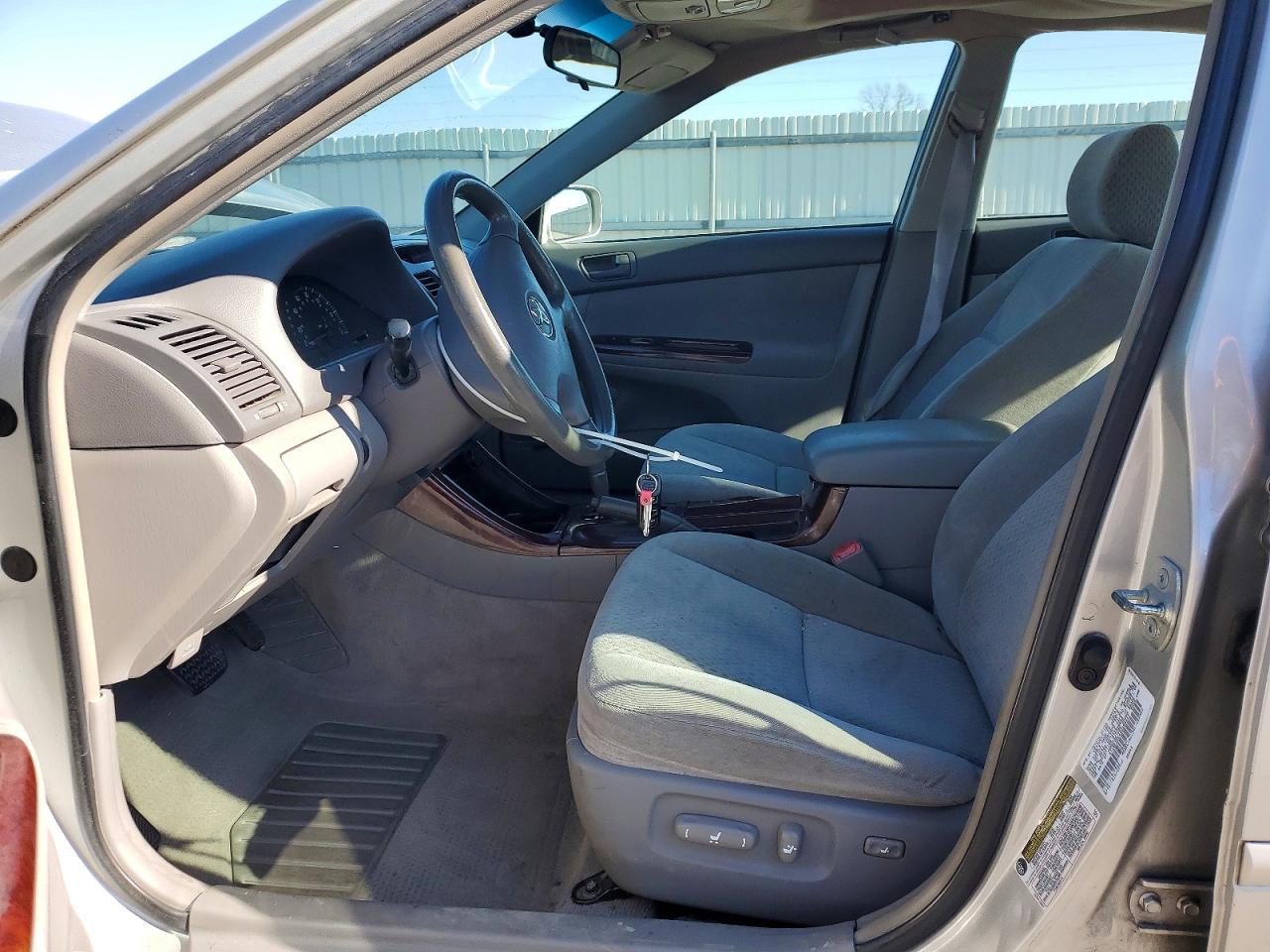 2004 Toyota Camry Le Silver vin: 4T1BE32K44U299447