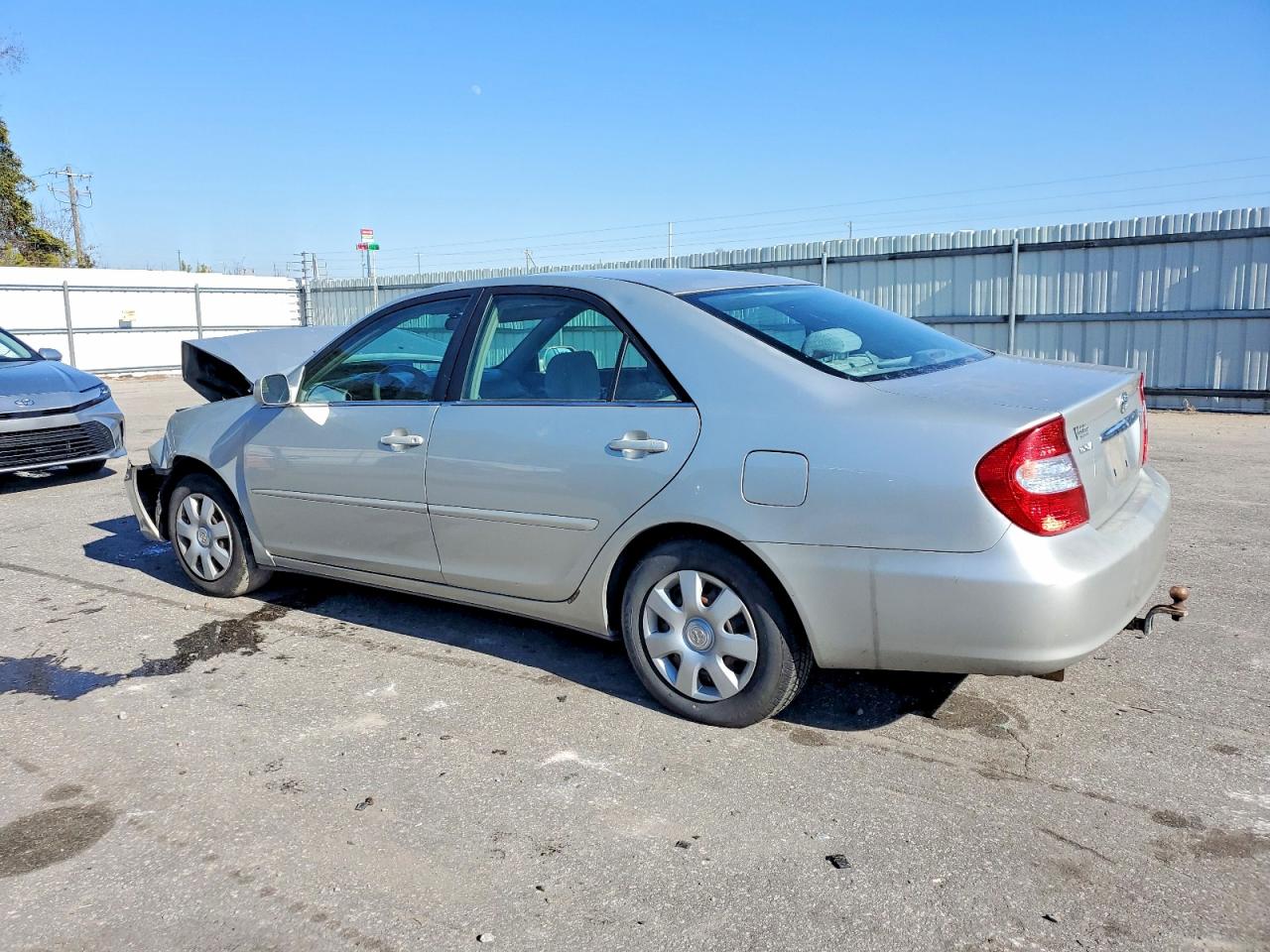 2004 Toyota Camry Le Silver vin: 4T1BE32K44U299447