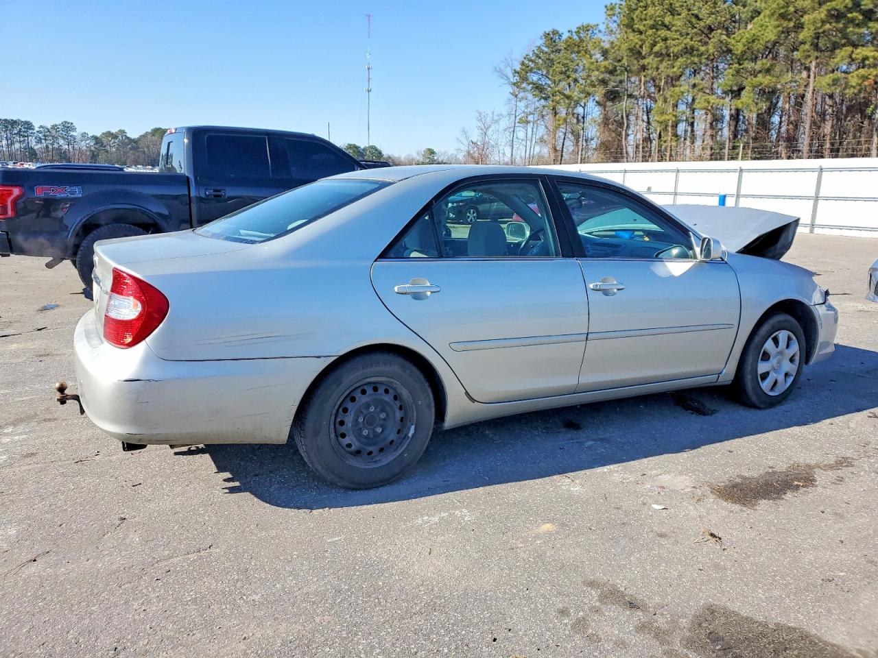 2004 Toyota Camry Le Silver vin: 4T1BE32K44U299447