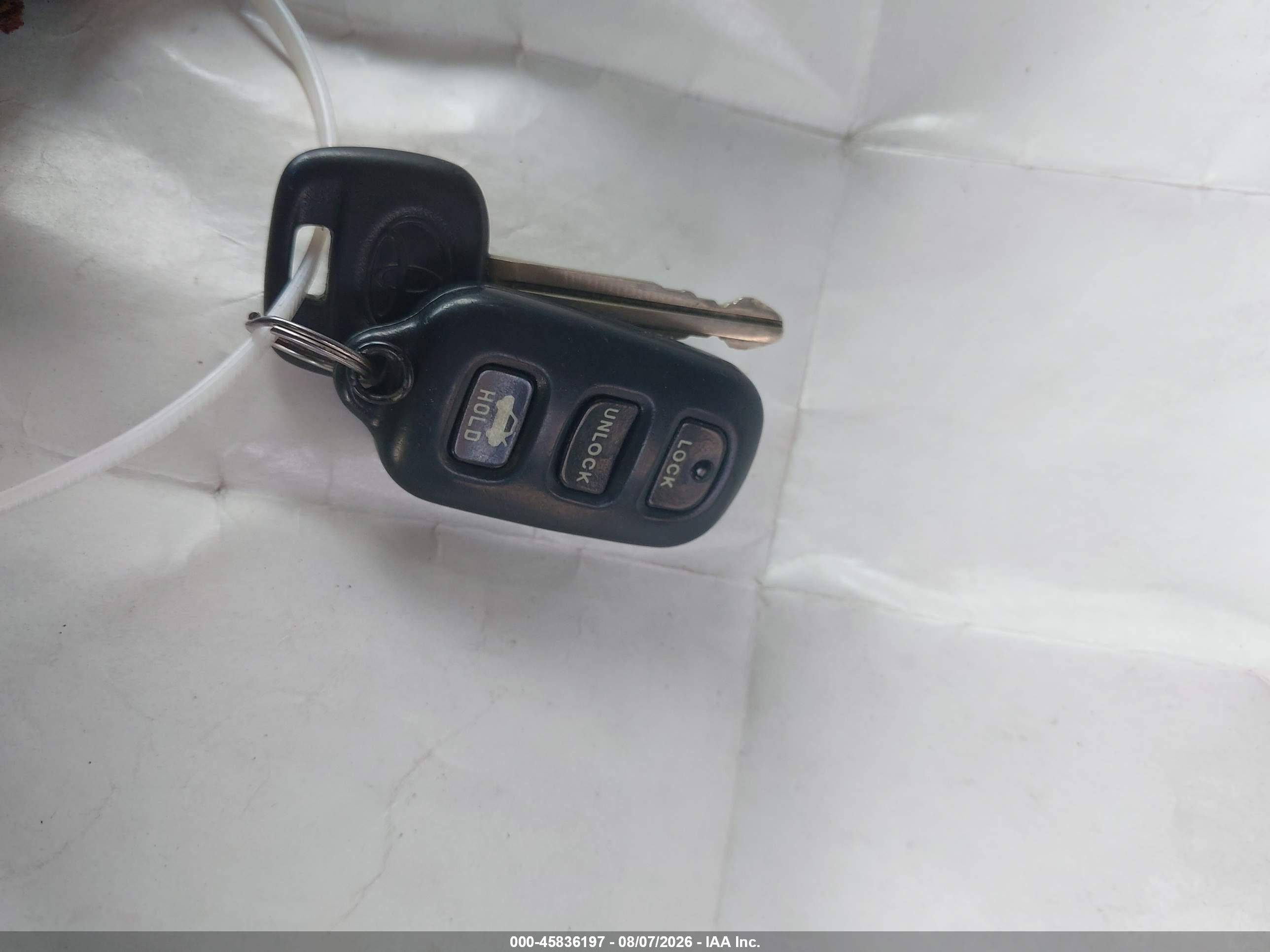 2004 Toyota Camry Le White vin: 4T1BE32K44U343057