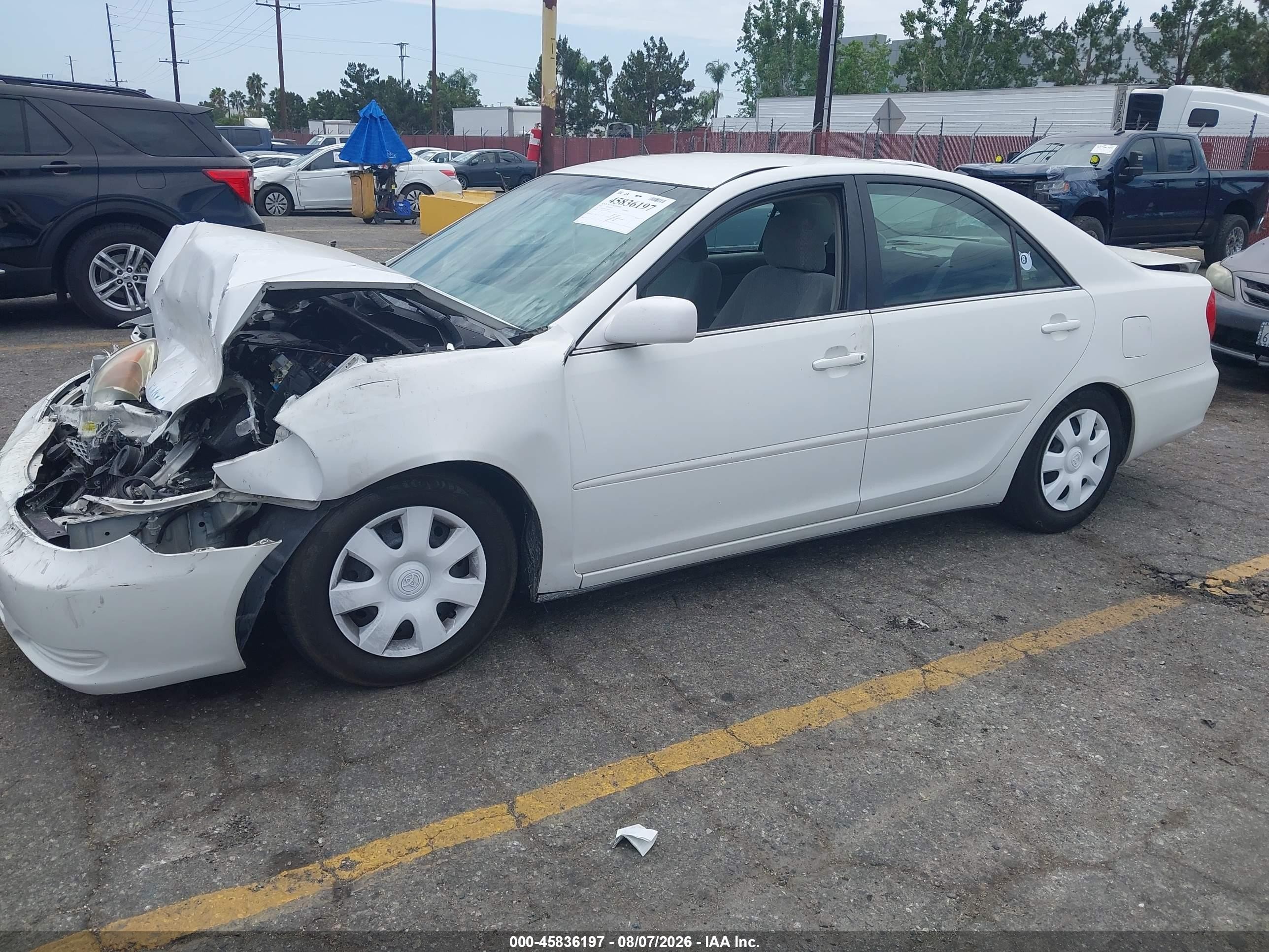 2004 Toyota Camry Le White vin: 4T1BE32K44U343057