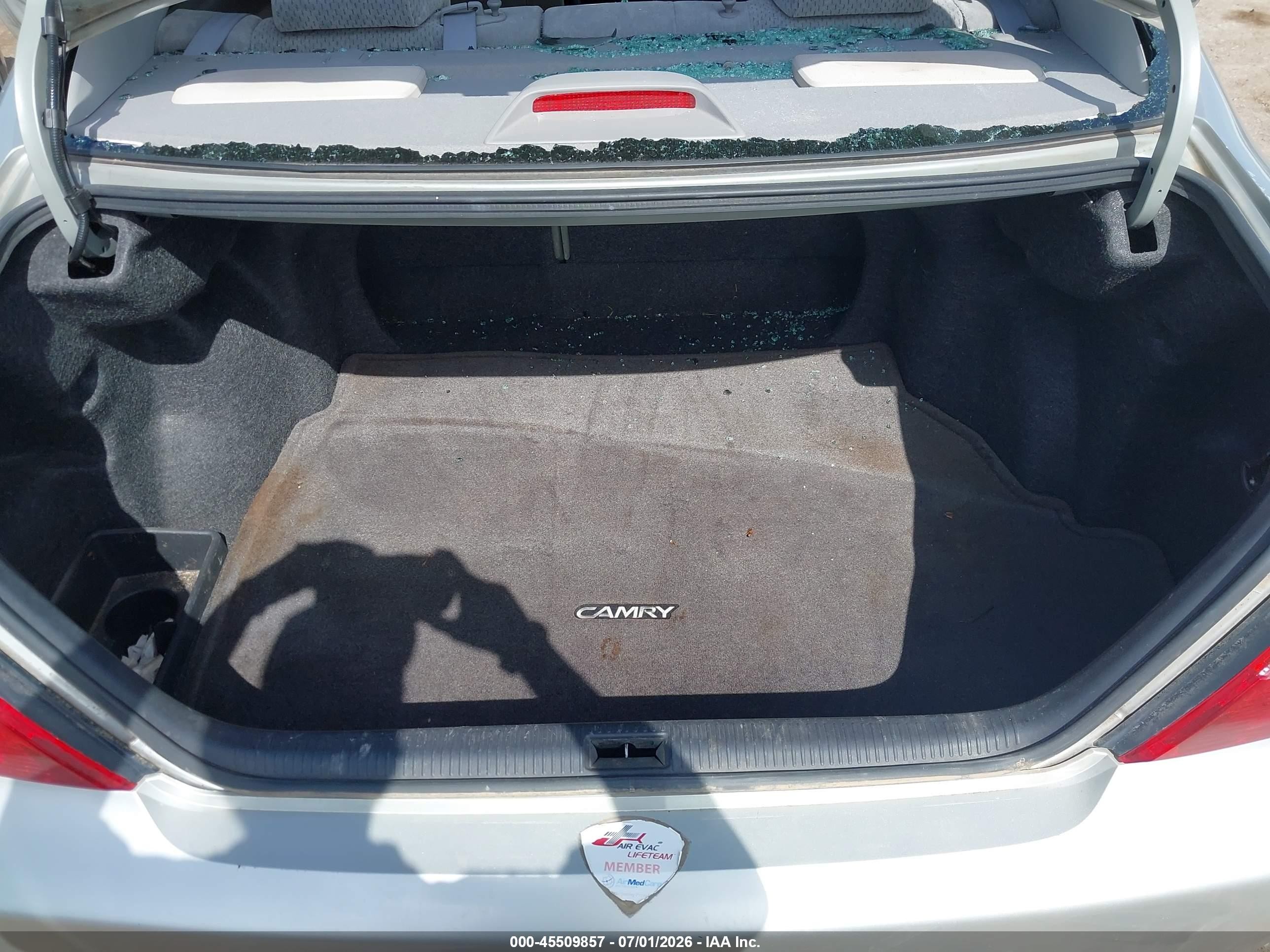 2004 Toyota Camry Le Серебряный vin: 4T1BE32K44U351109