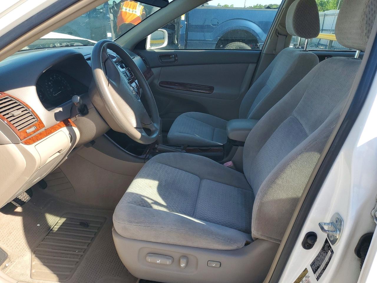 2004 Toyota Camry Le White vin: 4T1BE32K44U352633