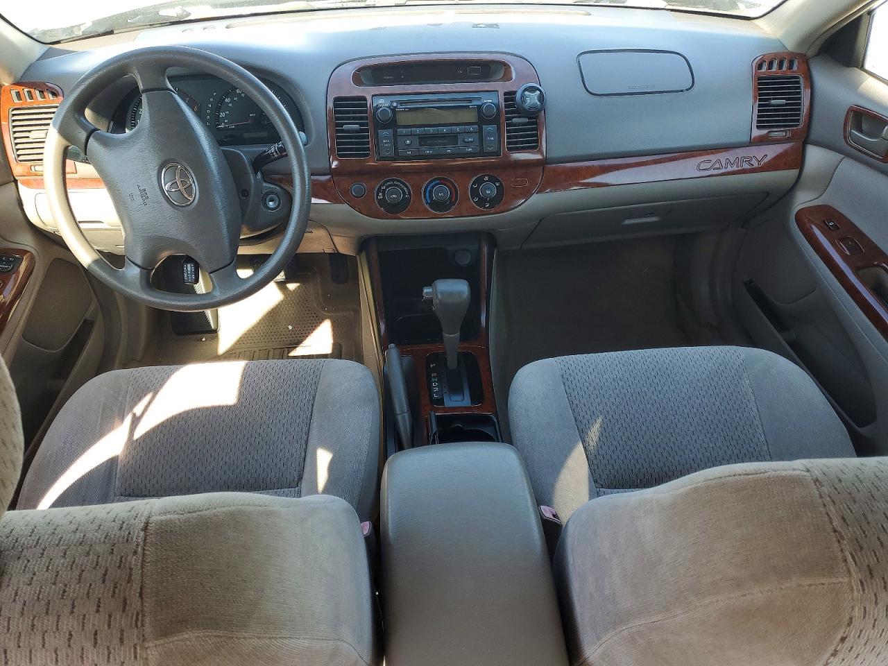 2004 Toyota Camry Le White vin: 4T1BE32K44U352633