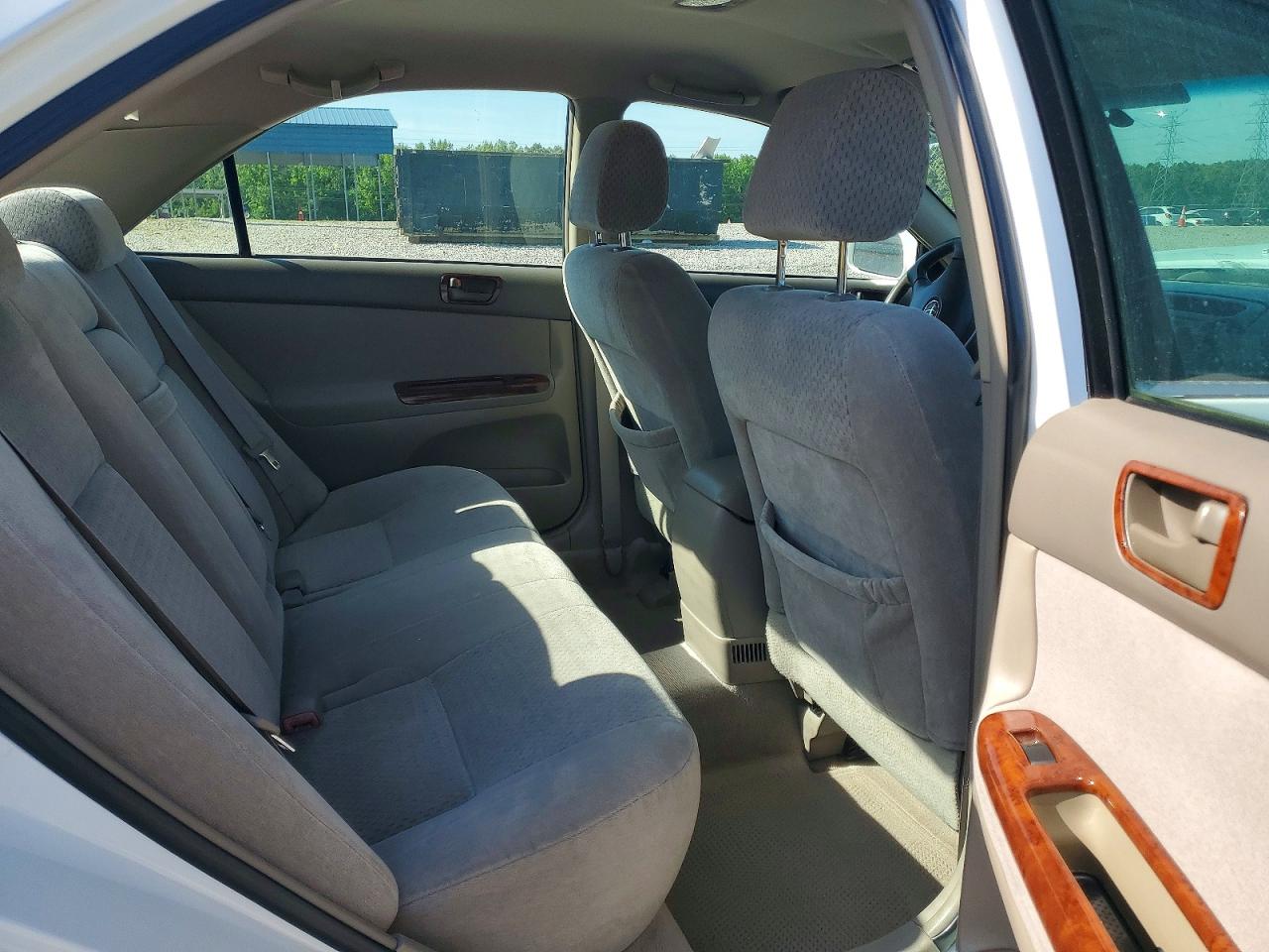 2004 Toyota Camry Le White vin: 4T1BE32K44U352633