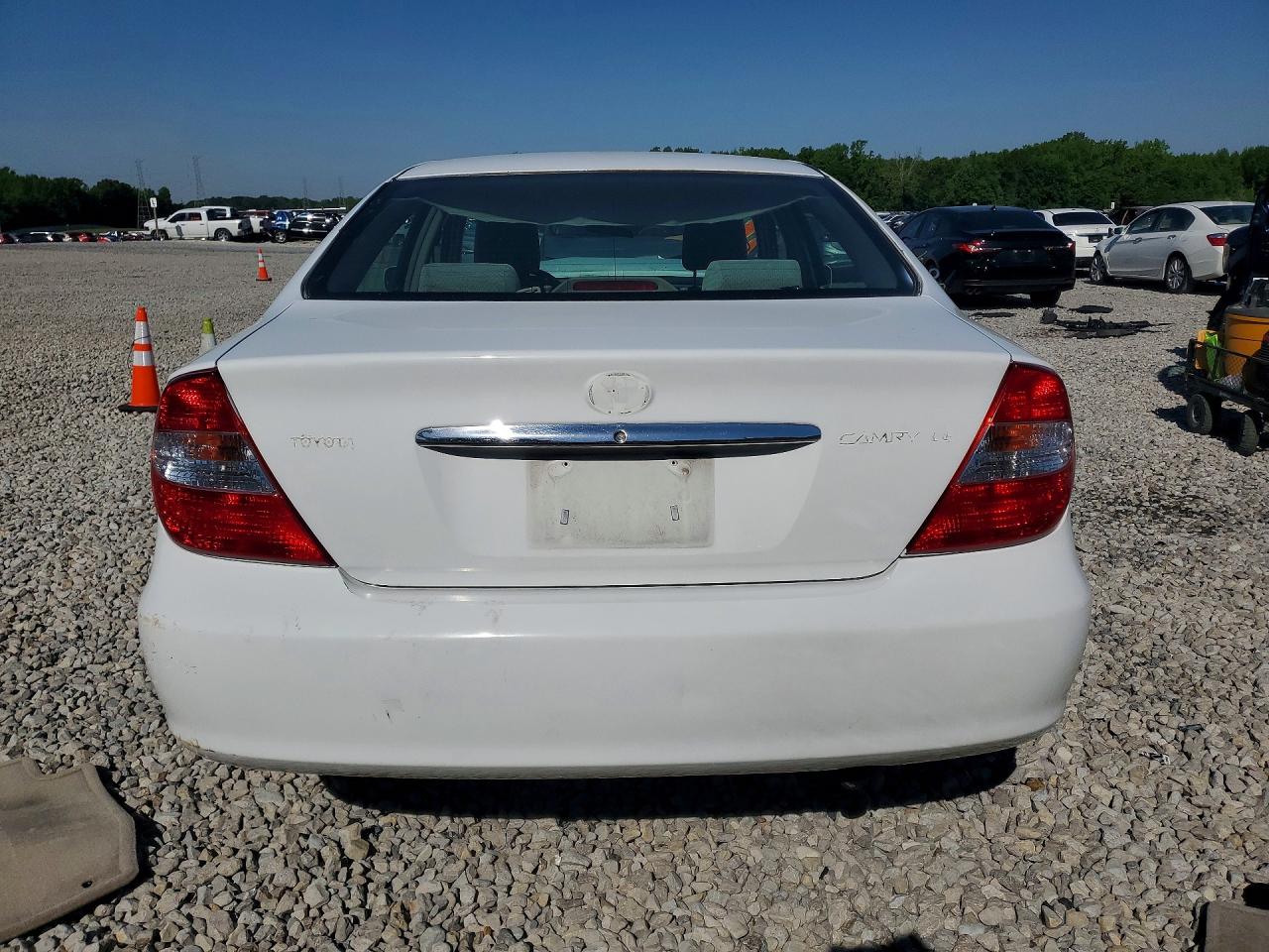 2004 Toyota Camry Le White vin: 4T1BE32K44U352633