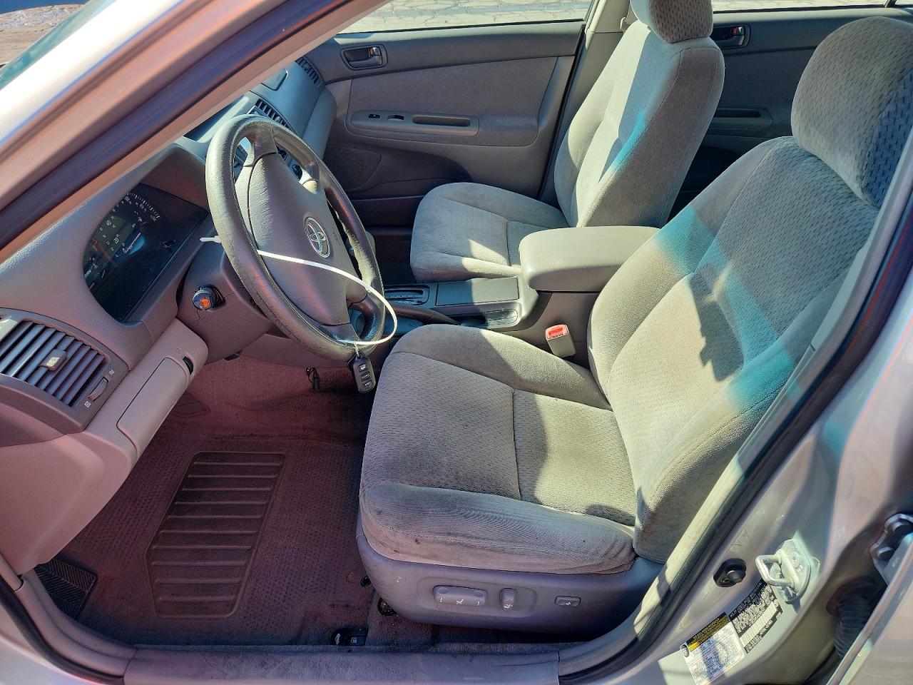 2004 Toyota Camry Le Silver vin: 4T1BE32K44U366242