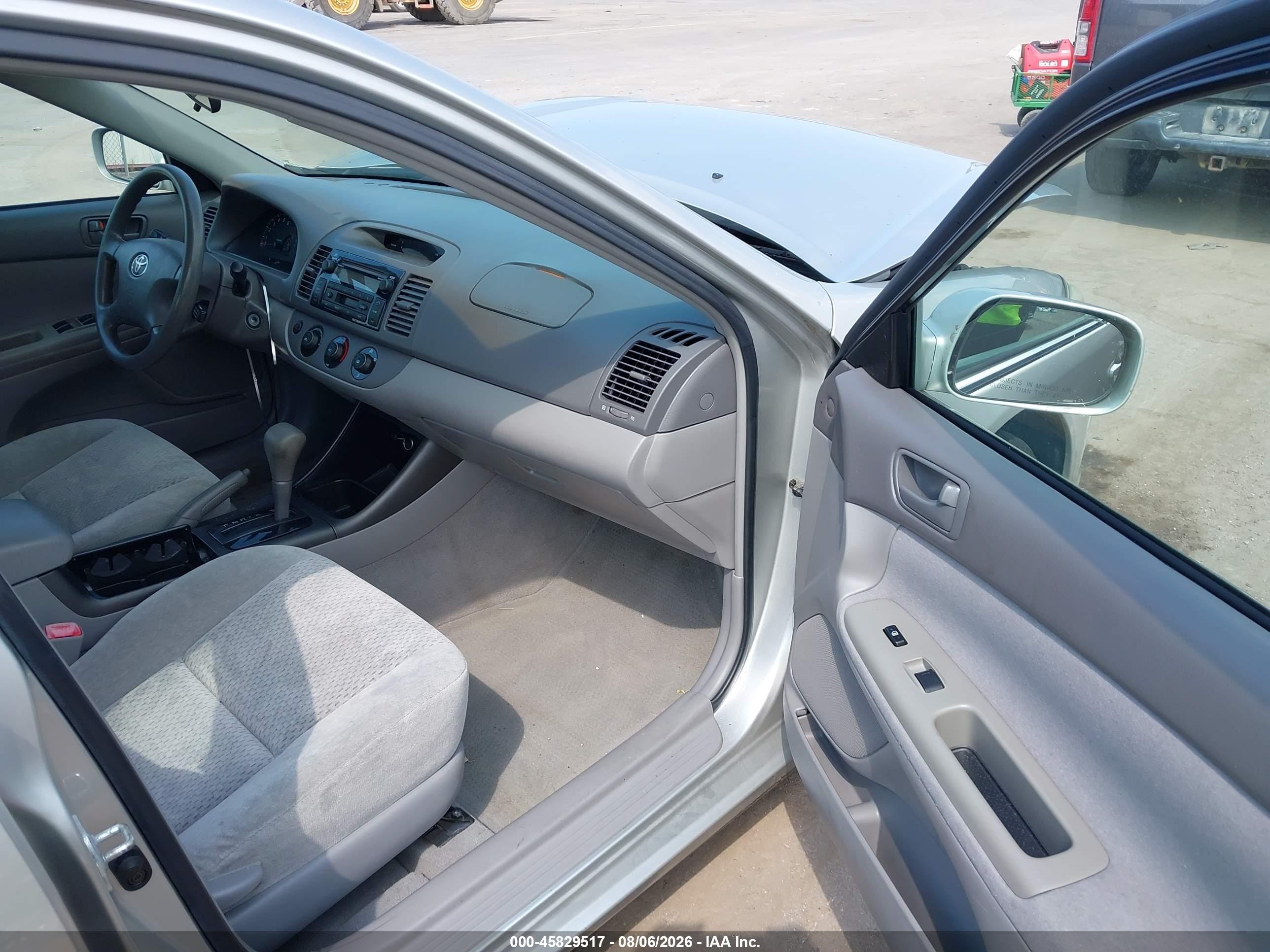 2004 Toyota Camry Le Silver vin: 4T1BE32K44U820568