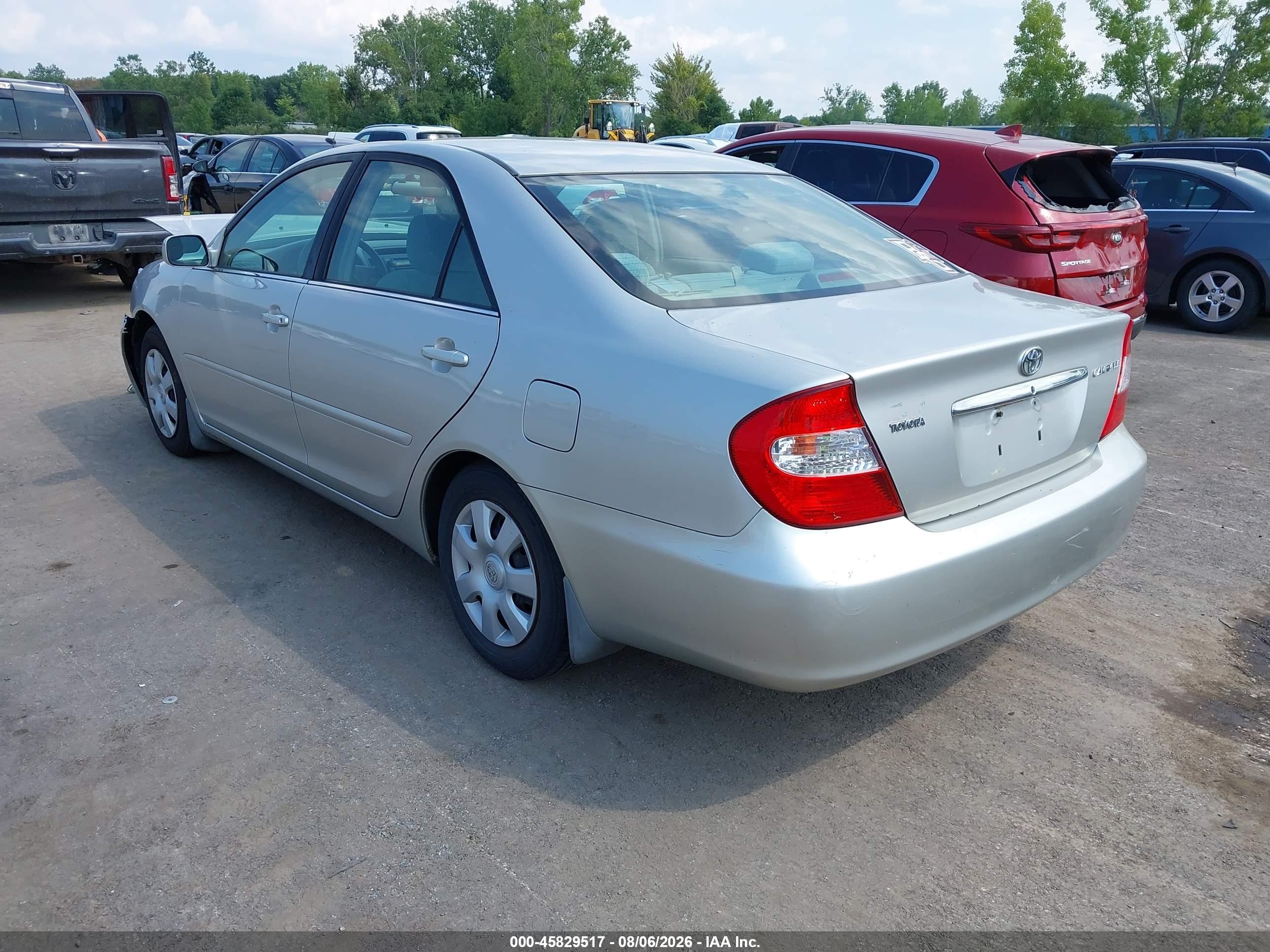 2004 Toyota Camry Le Silver vin: 4T1BE32K44U820568