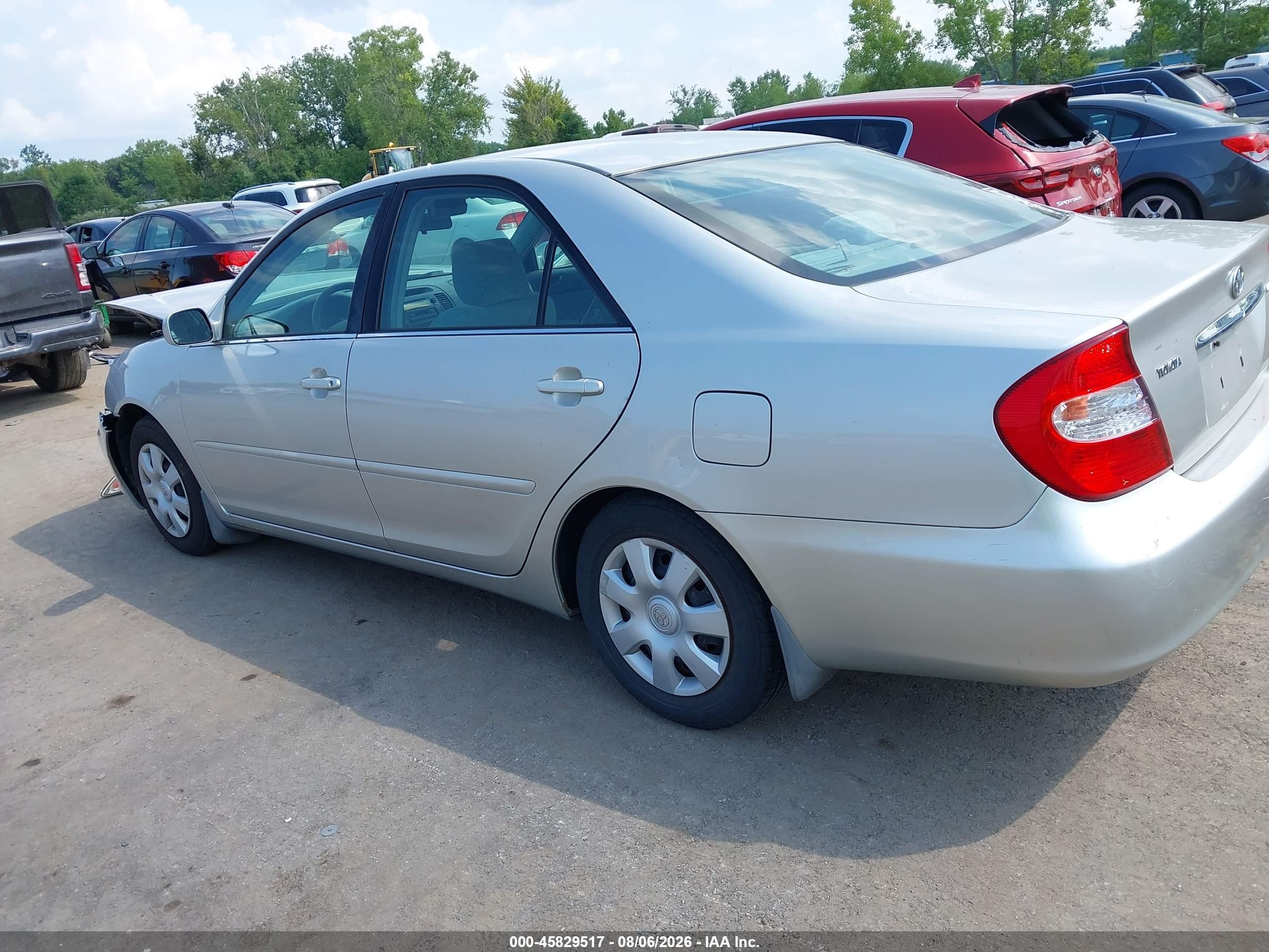 2004 Toyota Camry Le Silver vin: 4T1BE32K44U820568