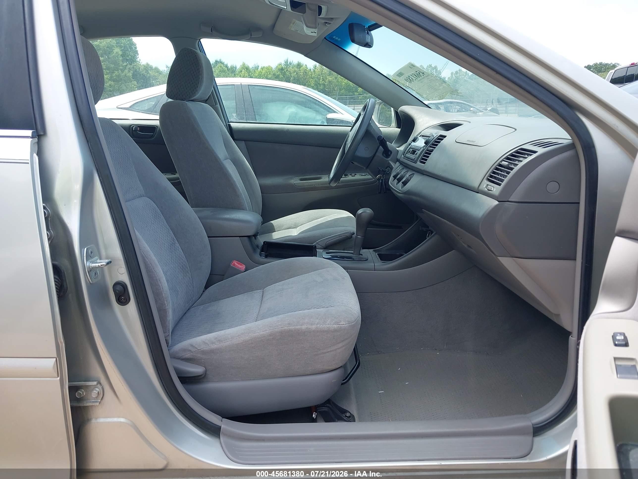2004 Toyota Camry Le Gray vin: 4T1BE32K44U826726