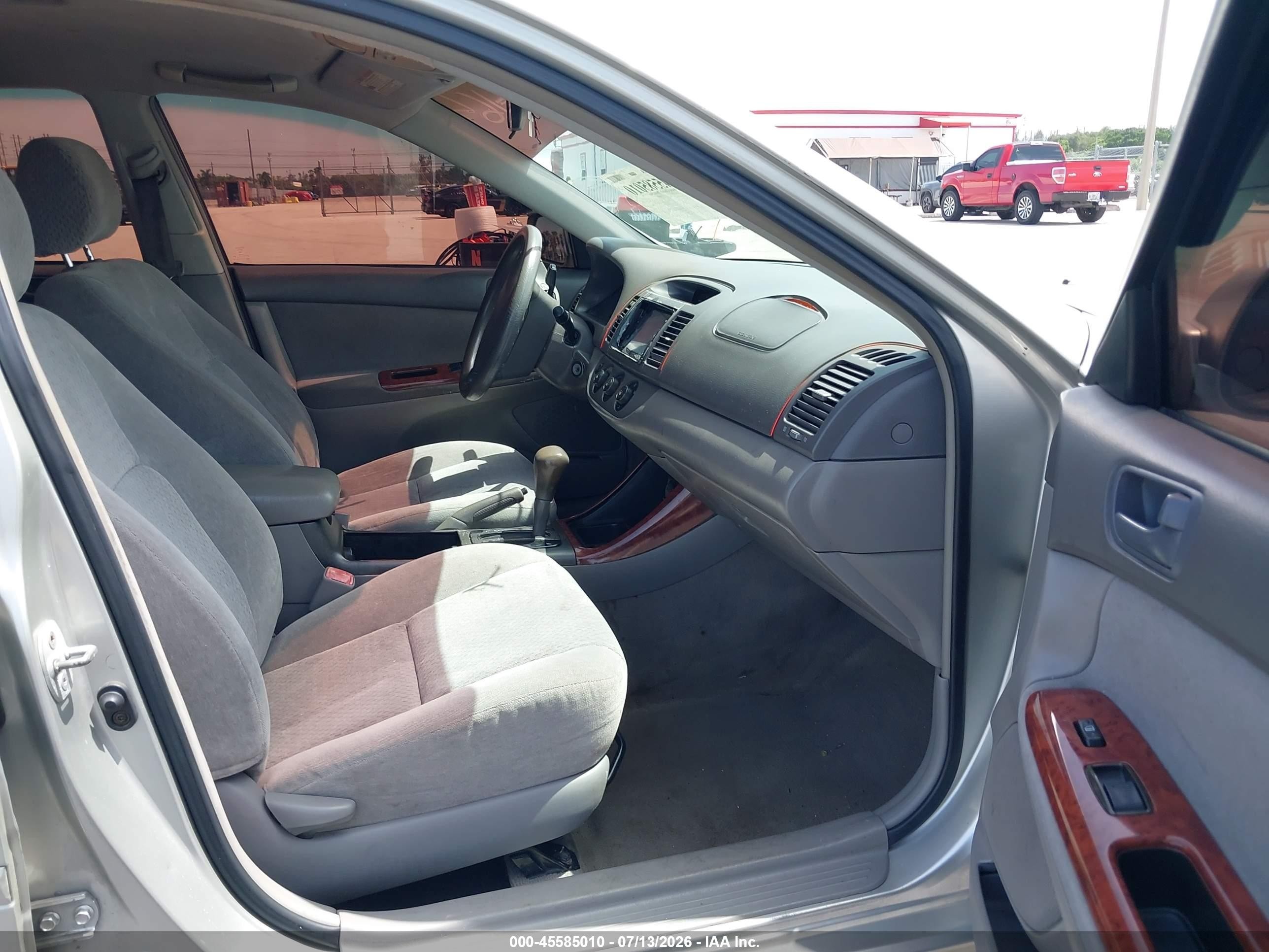 2004 Toyota Camry Le Серебряный vin: 4T1BE32K44U827164