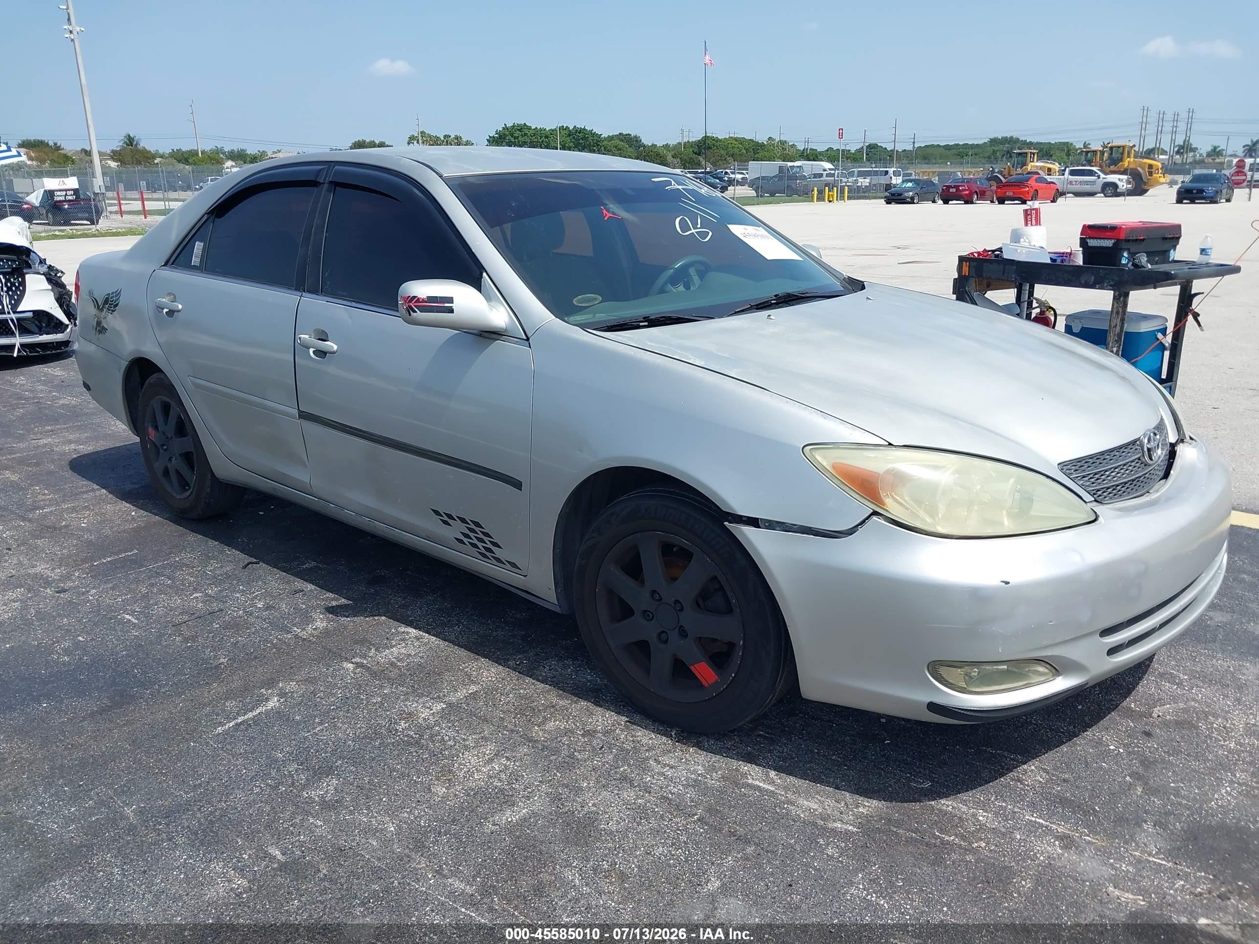 2004 Toyota Camry Le Silver vin: 4T1BE32K44U827164
