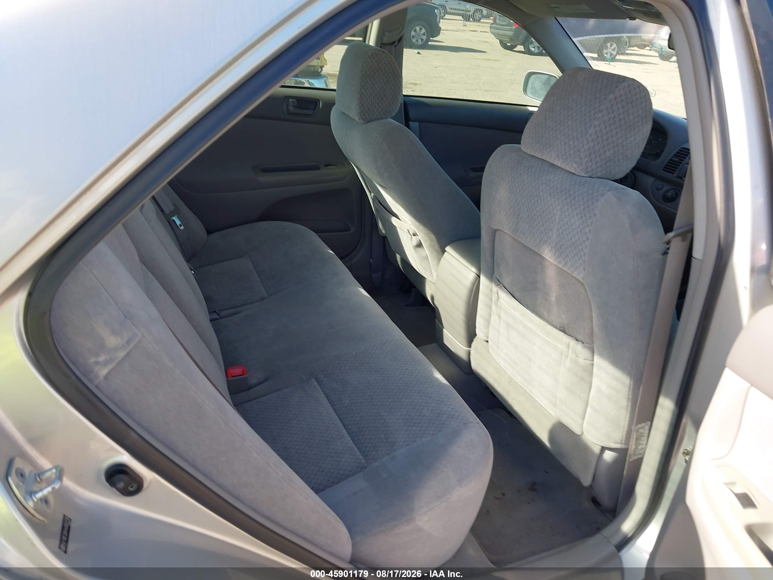 2004 Toyota Camry Le Silver vin: 4T1BE32K44U831716