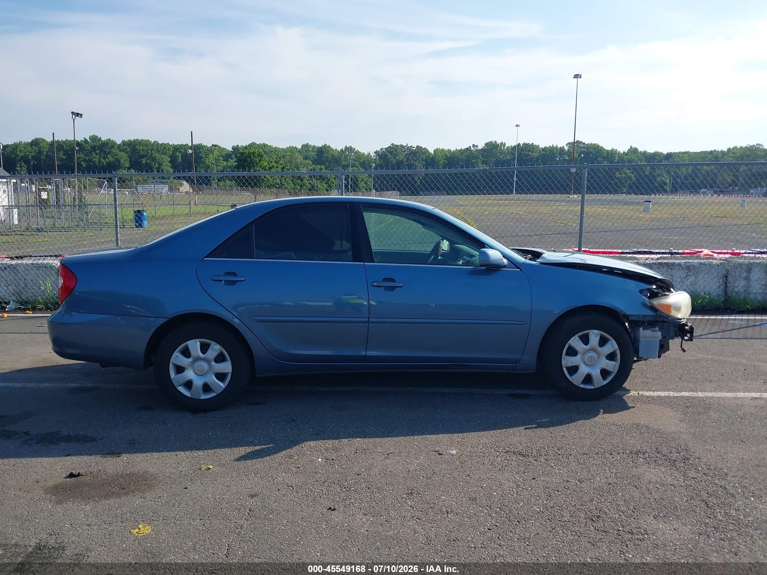 2004 Toyota Camry Le Blue vin: 4T1BE32K44U835409