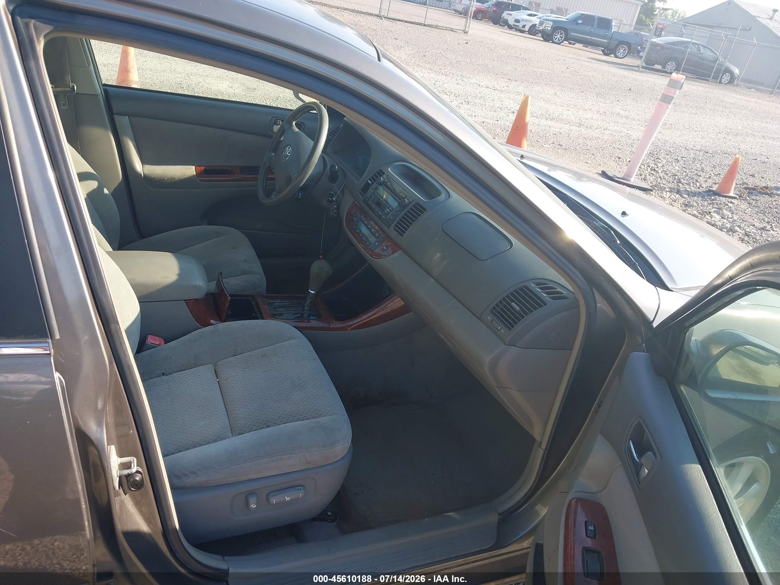 2004 Toyota Camry Xle Серый vin: 4T1BE32K44U881161