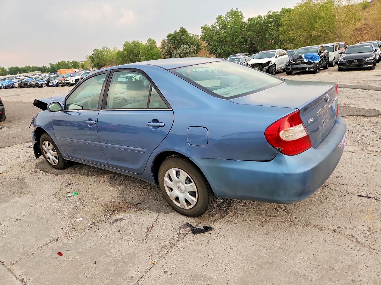 2004 Toyota Camry Le Blue vin: 4T1BE32K44U894167