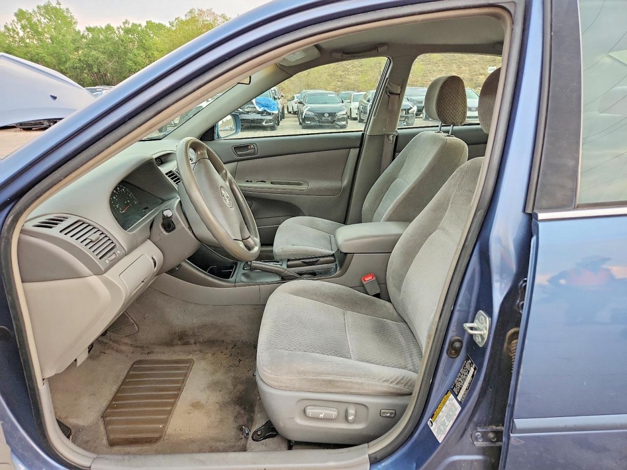 2004 Toyota Camry Le Blue vin: 4T1BE32K44U894167