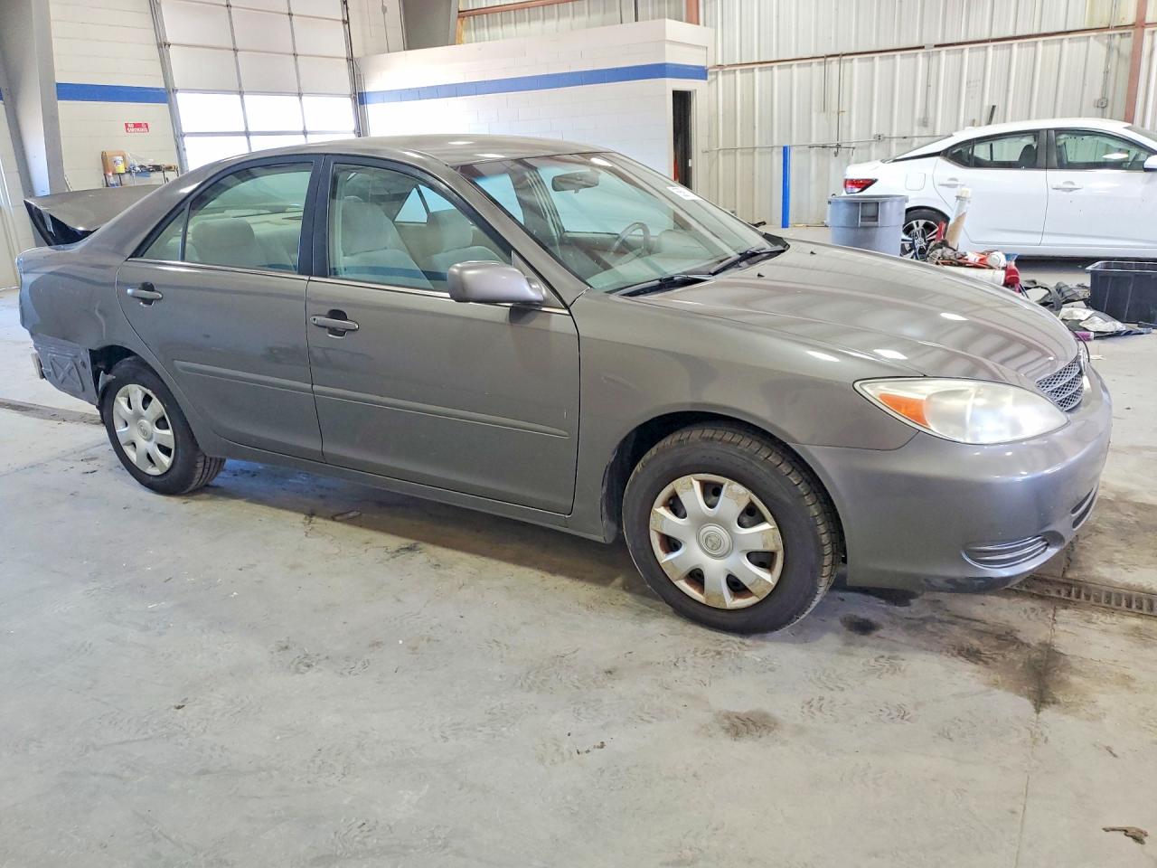 2004 Toyota Camry Le Gray vin: 4T1BE32K44U923408