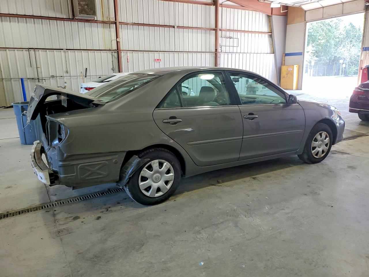 2004 Toyota Camry Le Gray vin: 4T1BE32K44U923408