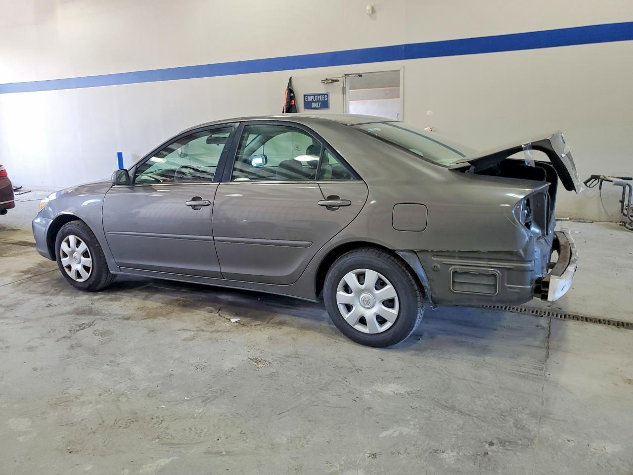 2004 Toyota Camry Le Gray vin: 4T1BE32K44U923408