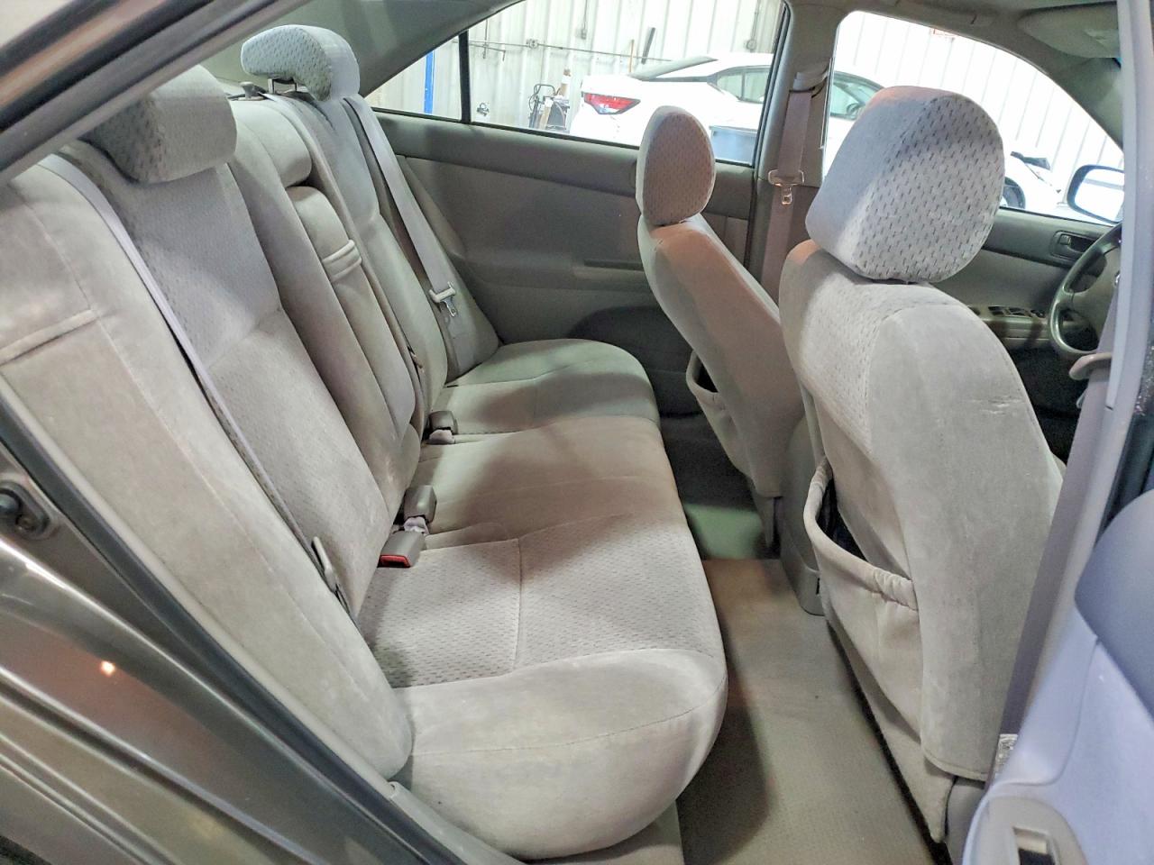 2004 Toyota Camry Le Gray vin: 4T1BE32K44U923408