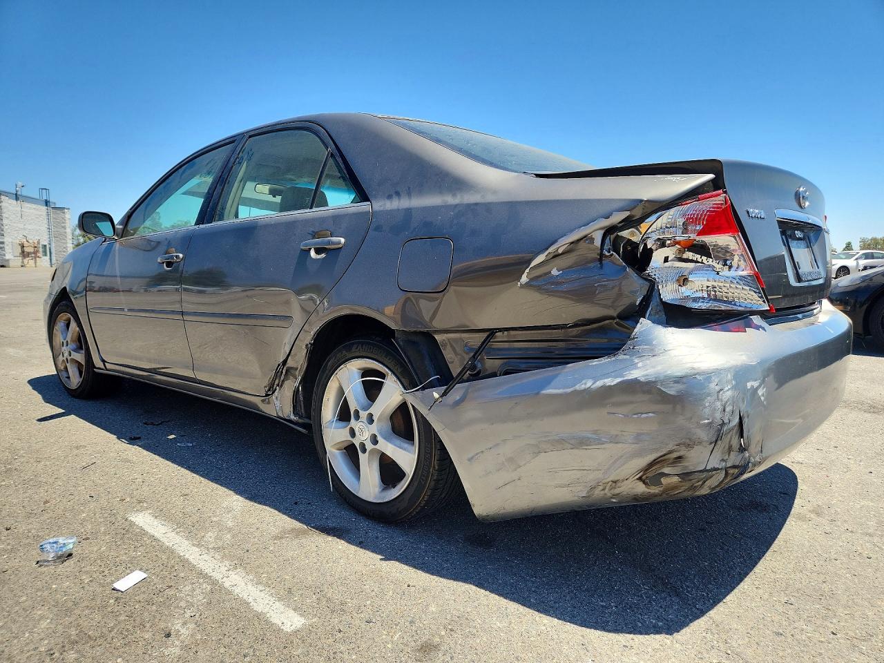 2004 Toyota Camry Le Gray vin: 4T1BE32K44U927815