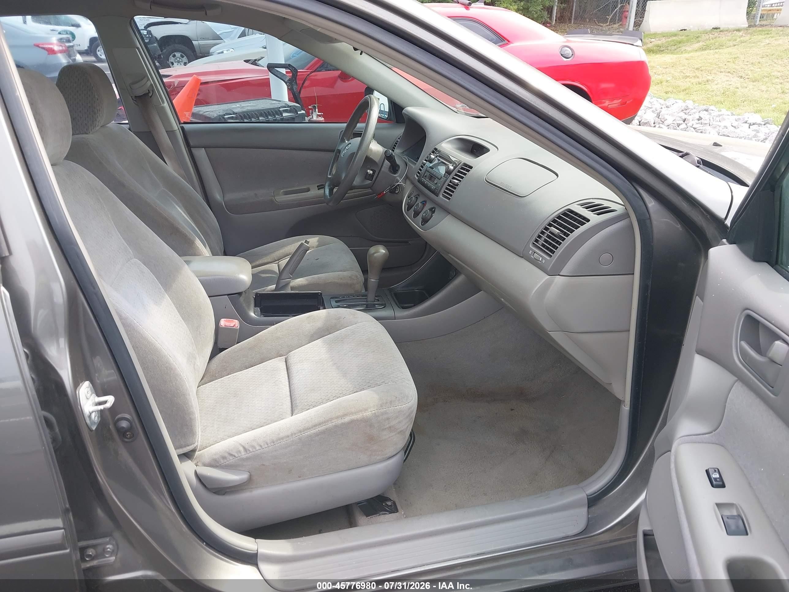2004 Toyota Camry Le Gray vin: 4T1BE32K44U928043