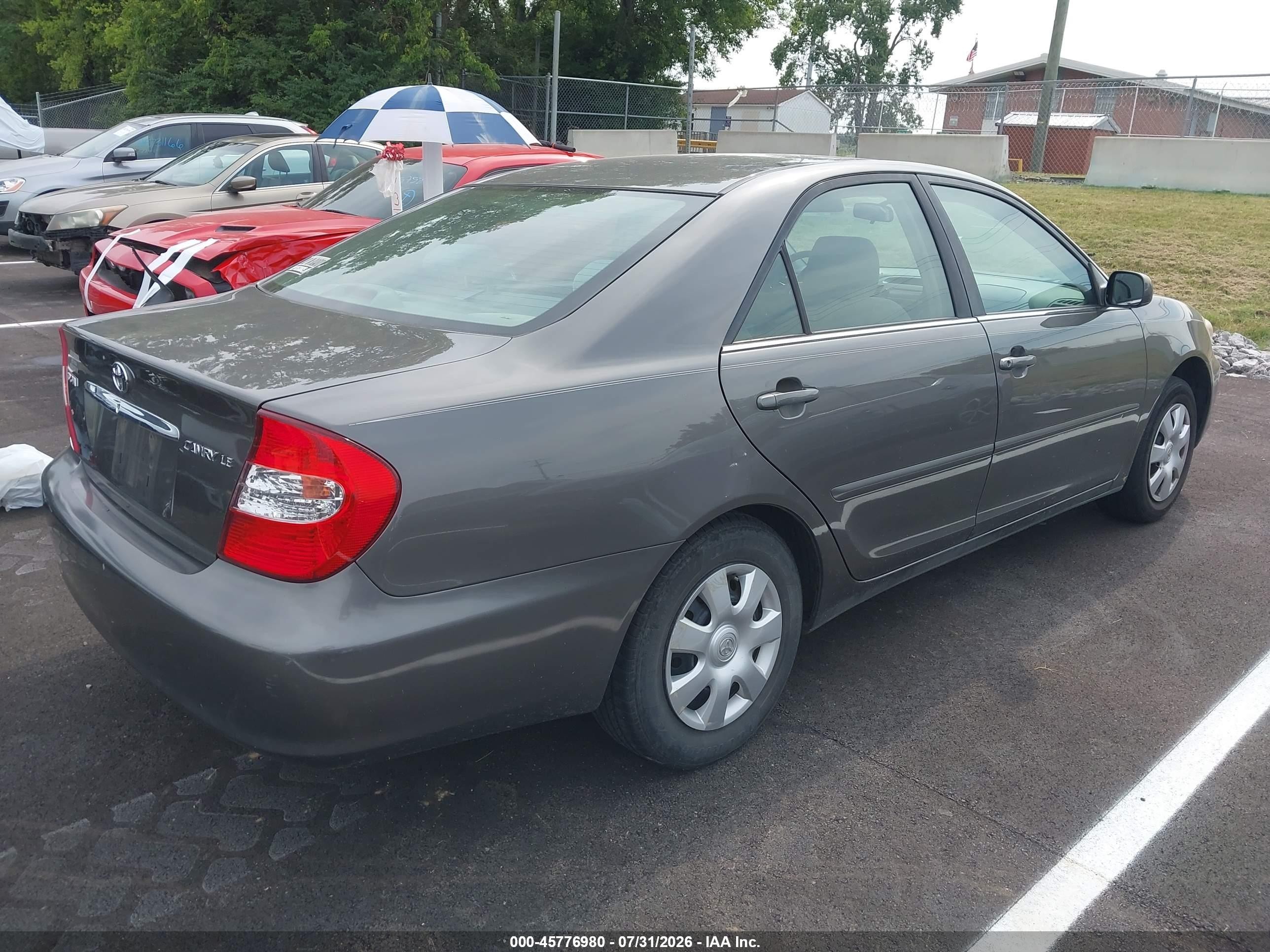 2004 Toyota Camry Le Gray vin: 4T1BE32K44U928043