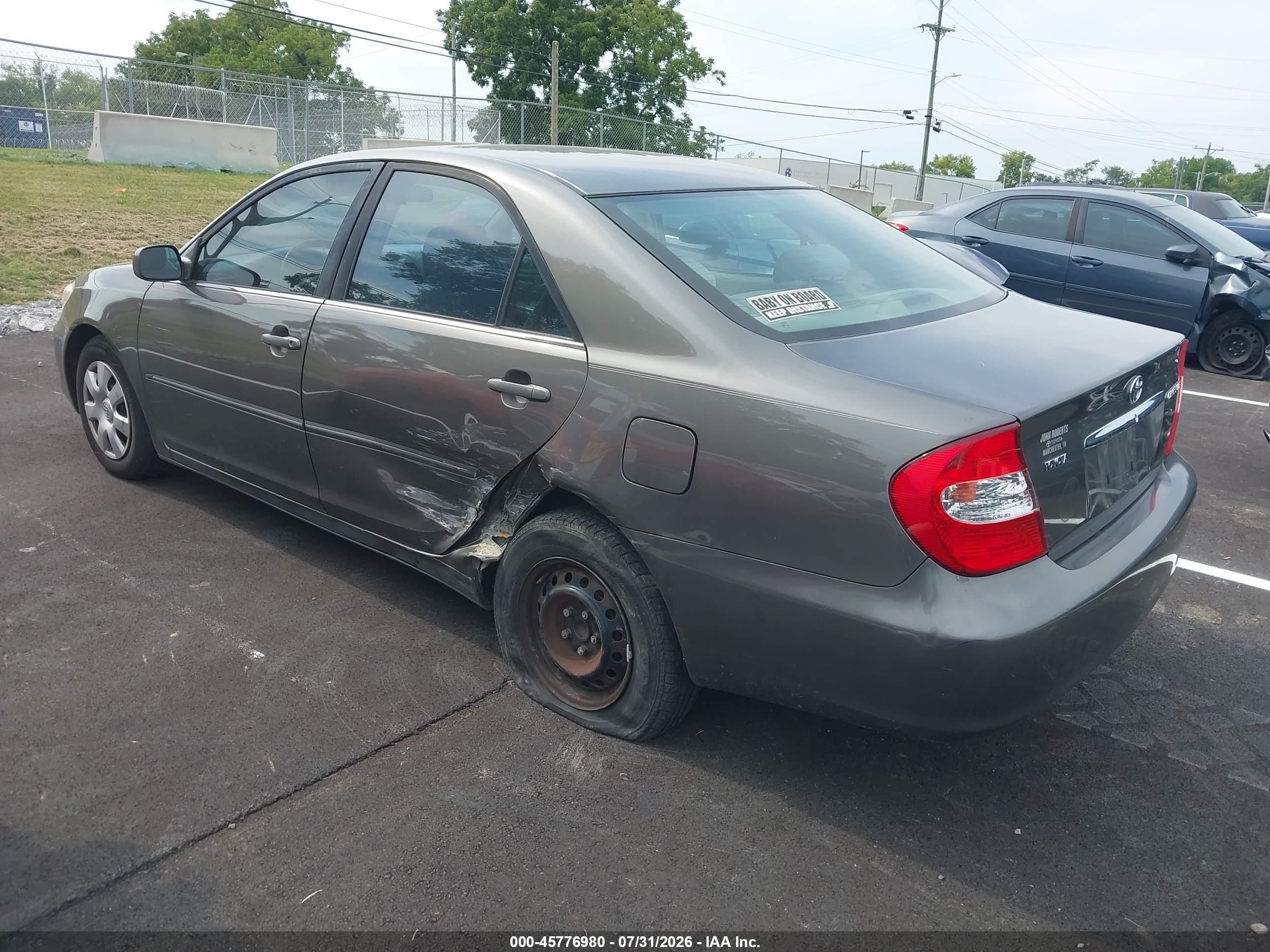2004 Toyota Camry Le Gray vin: 4T1BE32K44U928043