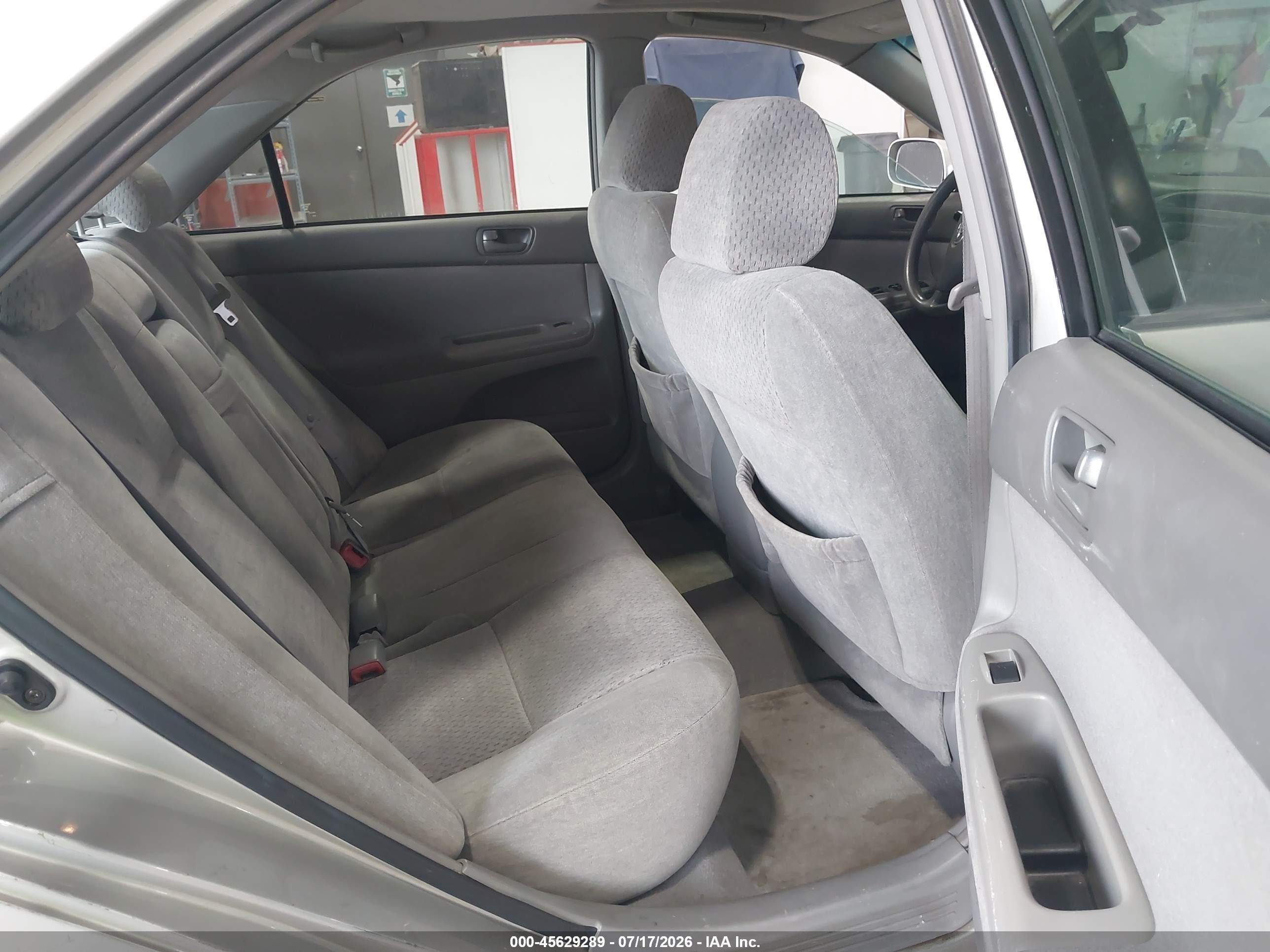 2004 Toyota Camry Le Gray vin: 4T1BE32K44U938104