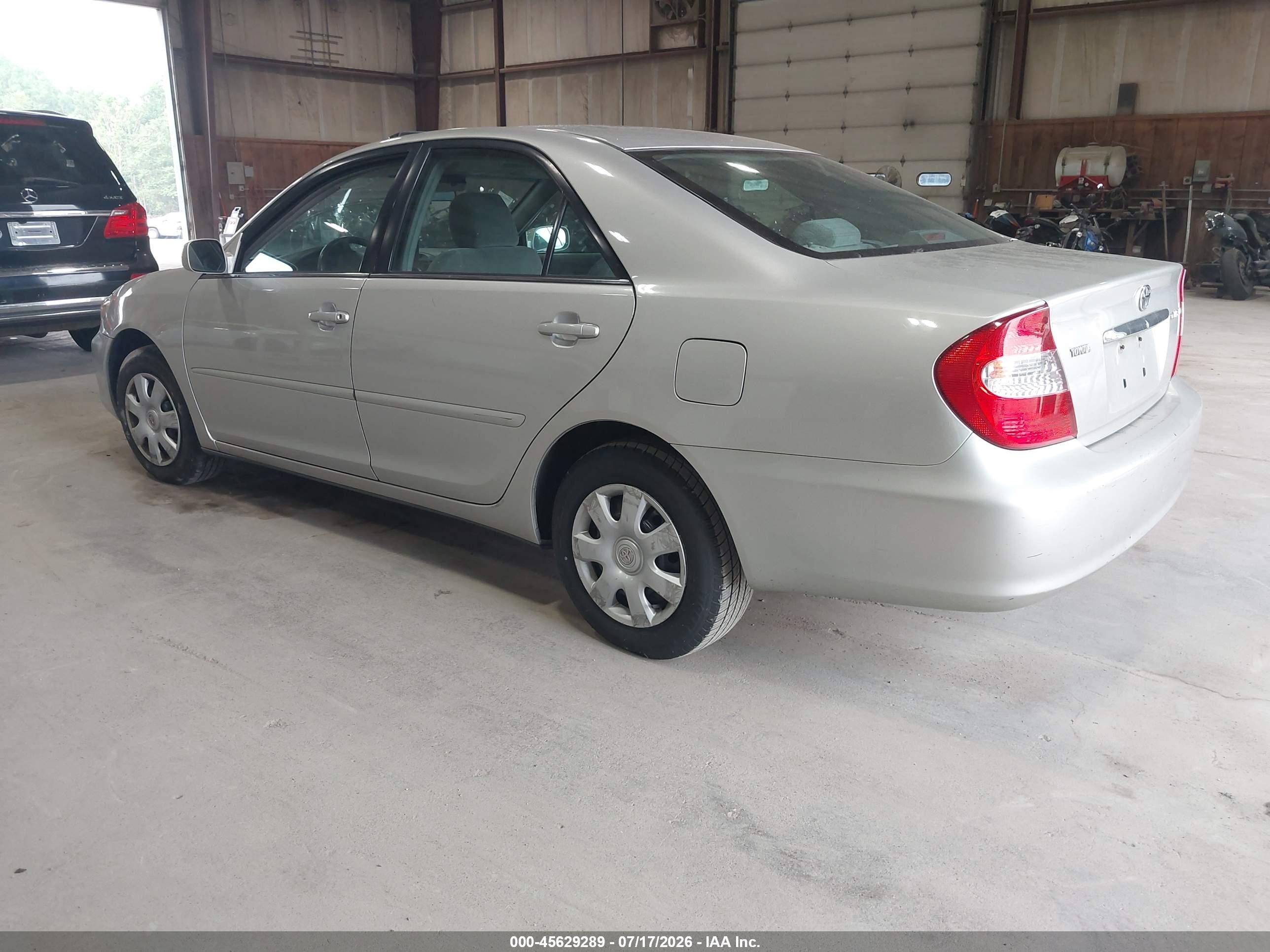 2004 Toyota Camry Le Gray vin: 4T1BE32K44U938104