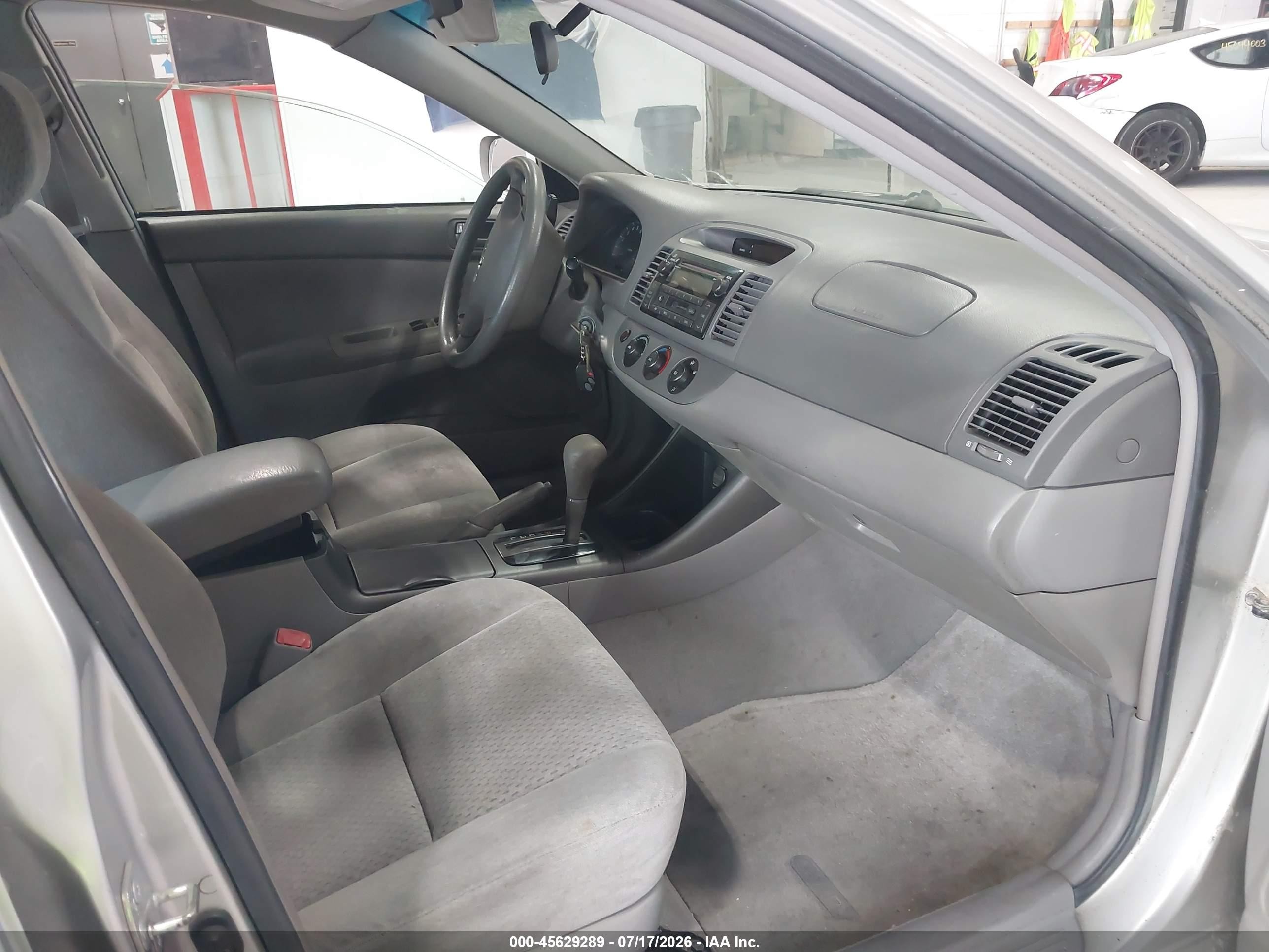2004 Toyota Camry Le Gray vin: 4T1BE32K44U938104