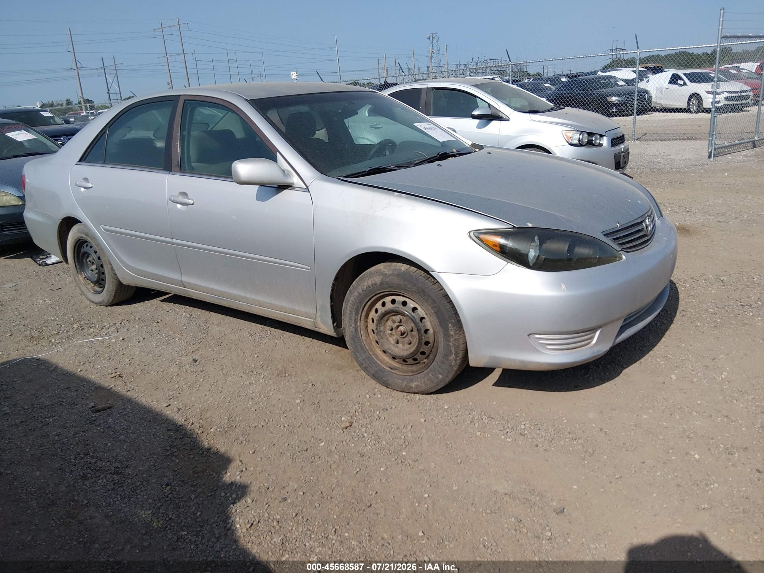 2005 Toyota Camry Le Silver vin: 4T1BE32K45U036490